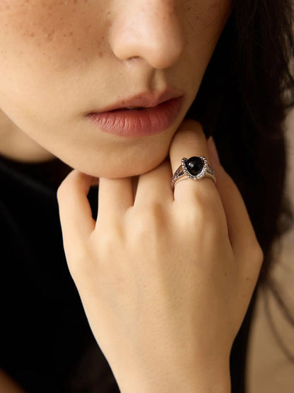  WANYEE CRAFT SCROLL PATTERN BLACK ONYX RING |  TROVE & TONE
