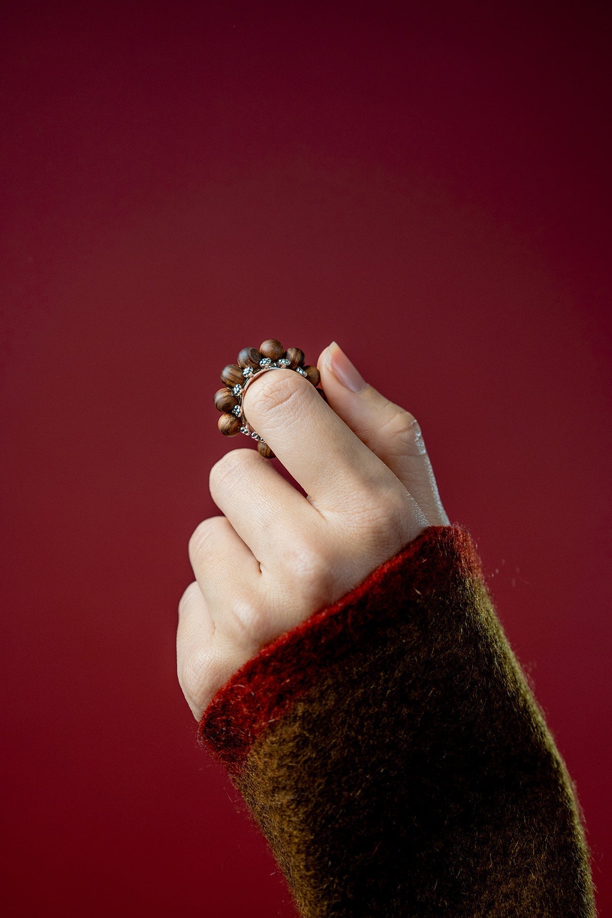  AESTH & UTIL BEADED NATURAL SANDALWOOD RING |  TROVE & TONE