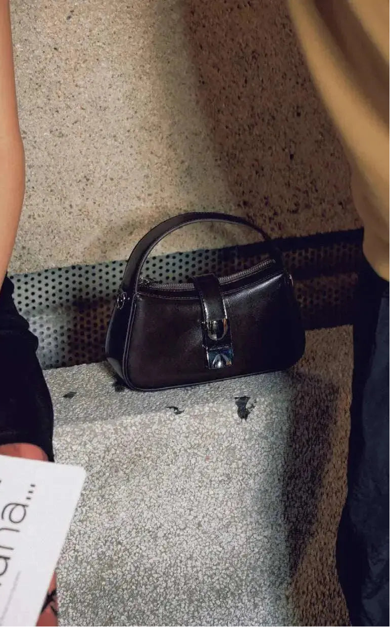 MOUNT MEWS ROW CLIP SHOULDER BAG |  TROVE & TONE