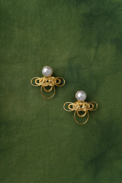  WANYEE CRAFT WOVEN CLOUD KNOT PEARL STUD EARRINGS |  TROVE & TONE