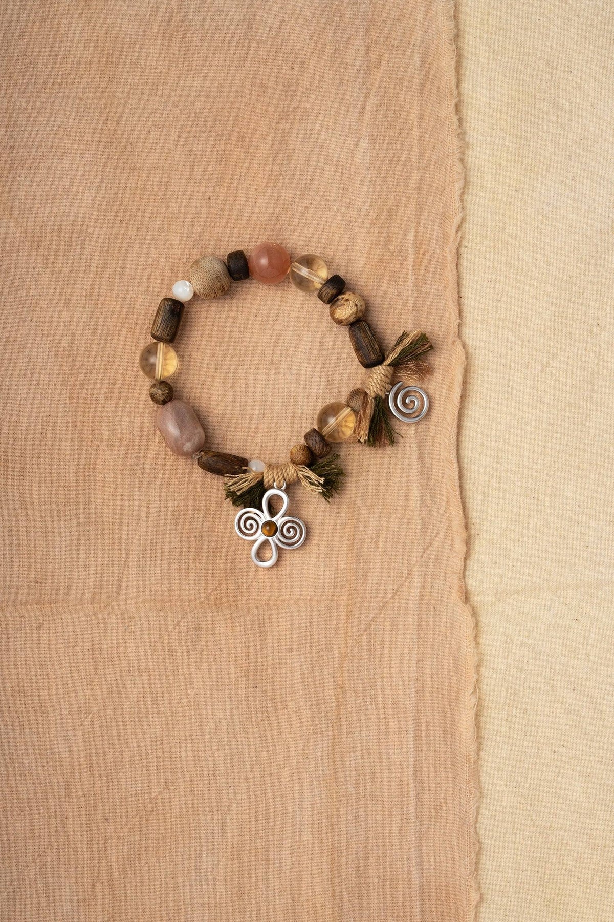  WANYEE CRAFT AGARWOOD SUNSTONE CRYSTAL BEADED BRACELET |  TROVE & TONE
