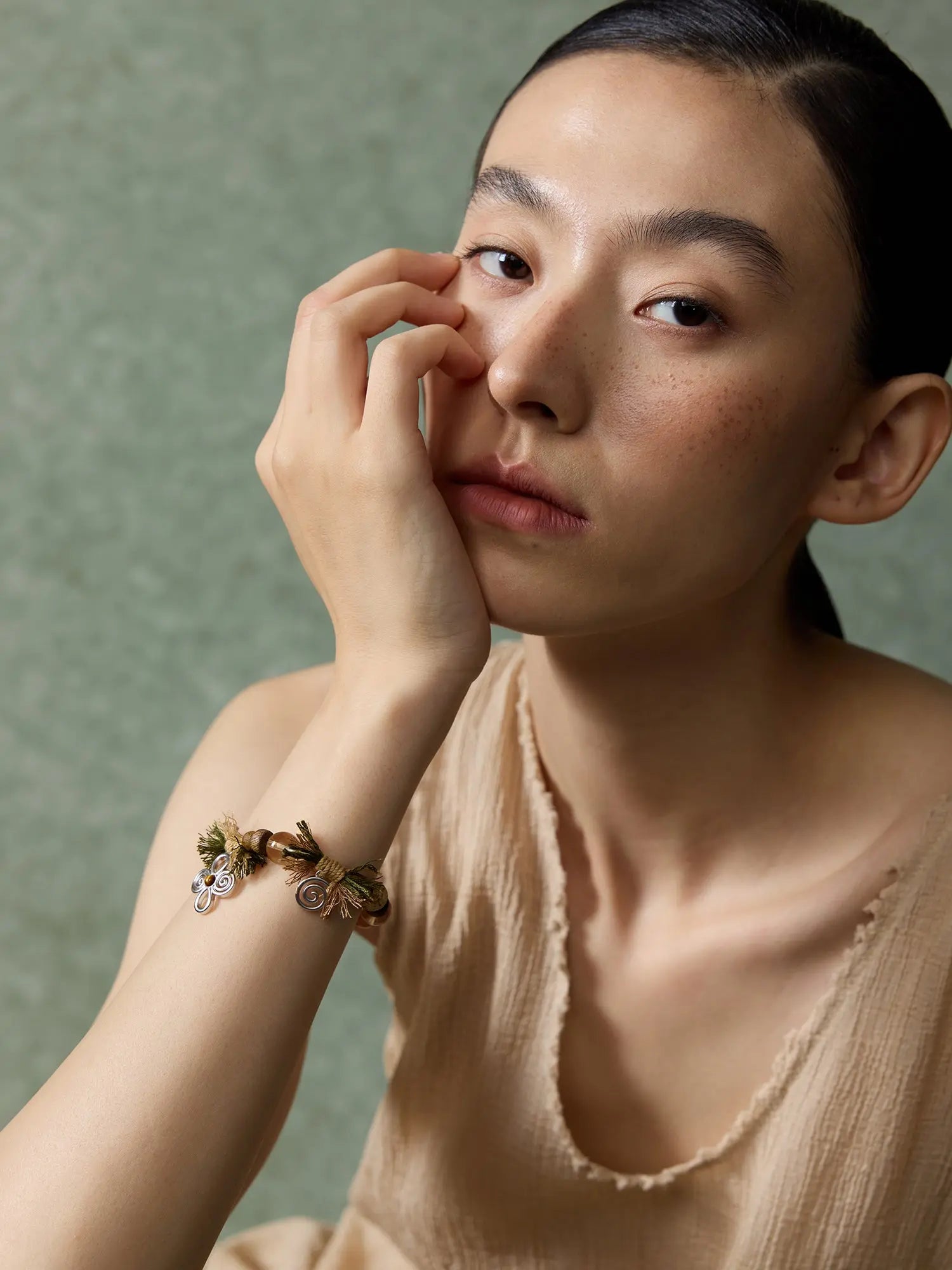  WANYEE CRAFT AGARWOOD SUNSTONE CRYSTAL BEADED BRACELET |  TROVE & TONE
