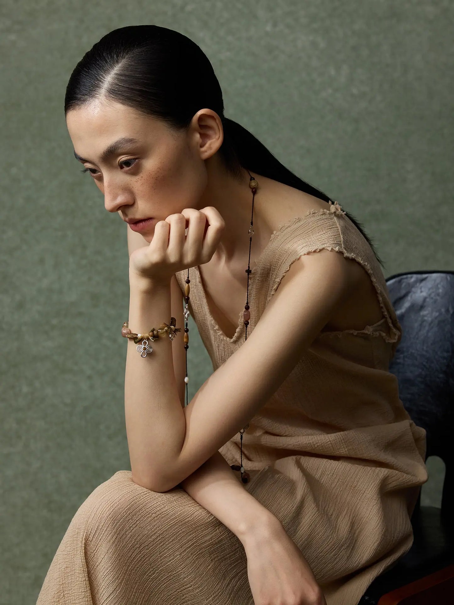  WANYEE CRAFT AGARWOOD SUNSTONE CRYSTAL BEADED BRACELET |  TROVE & TONE