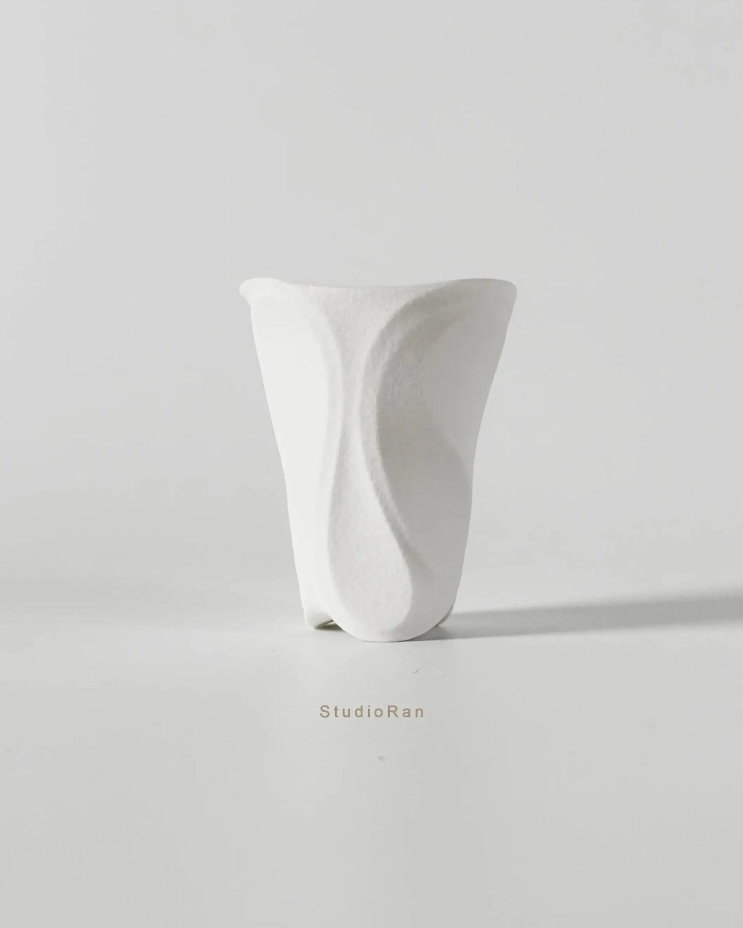  StudioRan CURVE 01 CERAMIC SMALL TEA CUP |  TROVE & TONE