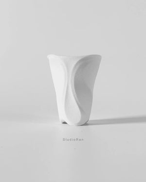  StudioRan CURVE 01 CERAMIC SMALL TEA CUP |  TROVE & TONE
