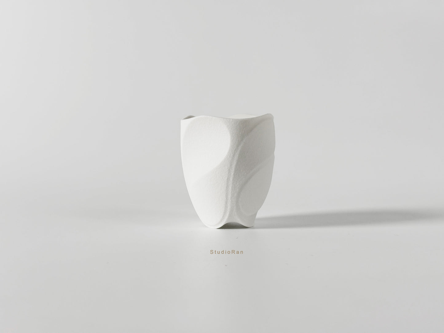  StudioRan CURVE 02 CERAMIC SMALL TEA CUP |  TROVE & TONE