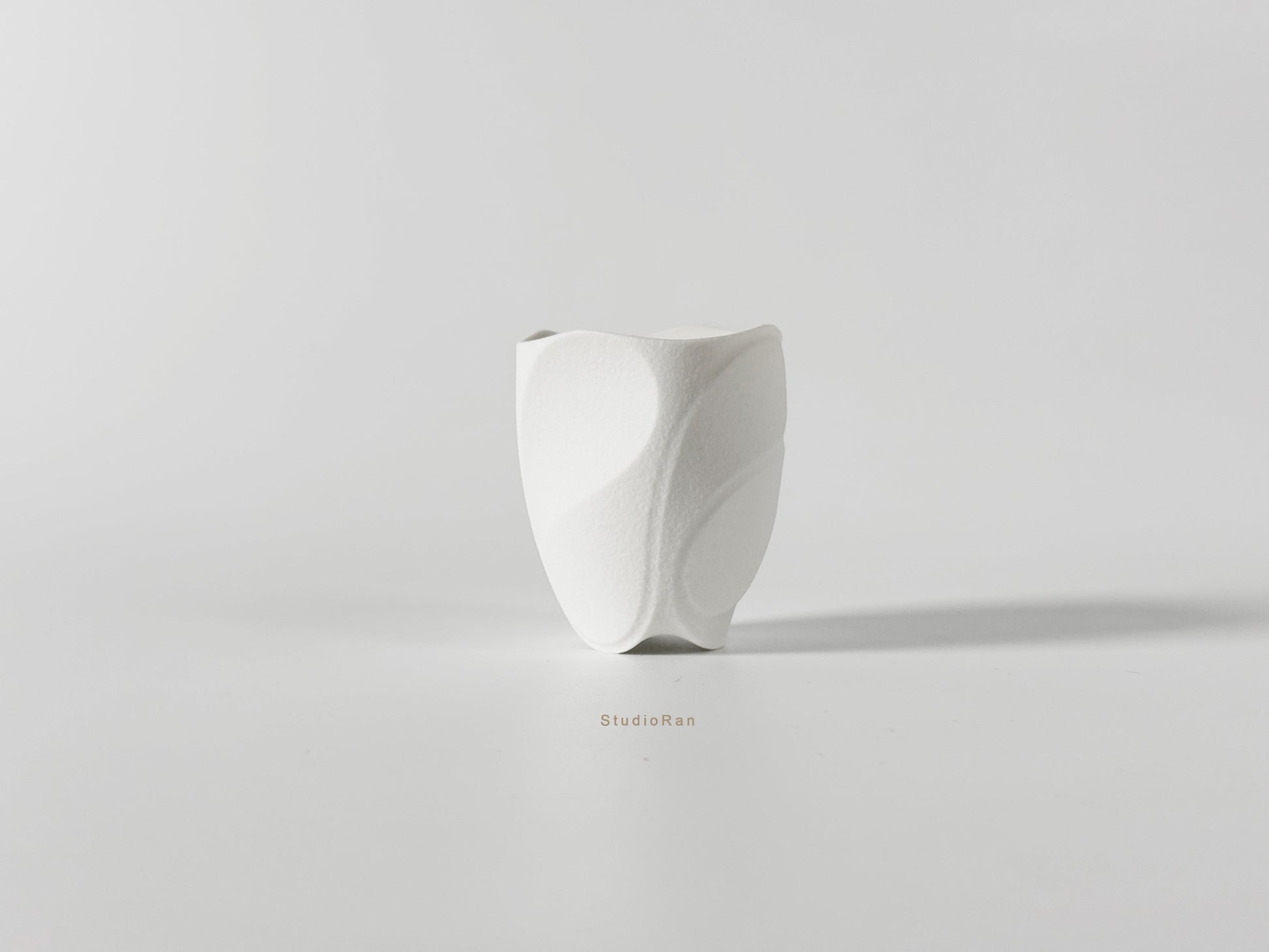  StudioRan CURVE 02 CERAMIC SMALL TEA CUP |  TROVE & TONE