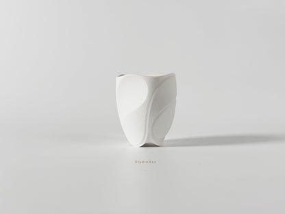 StudioRan CURVE 02 CERAMIC SMALL TEA CUP |  TROVE & TONE