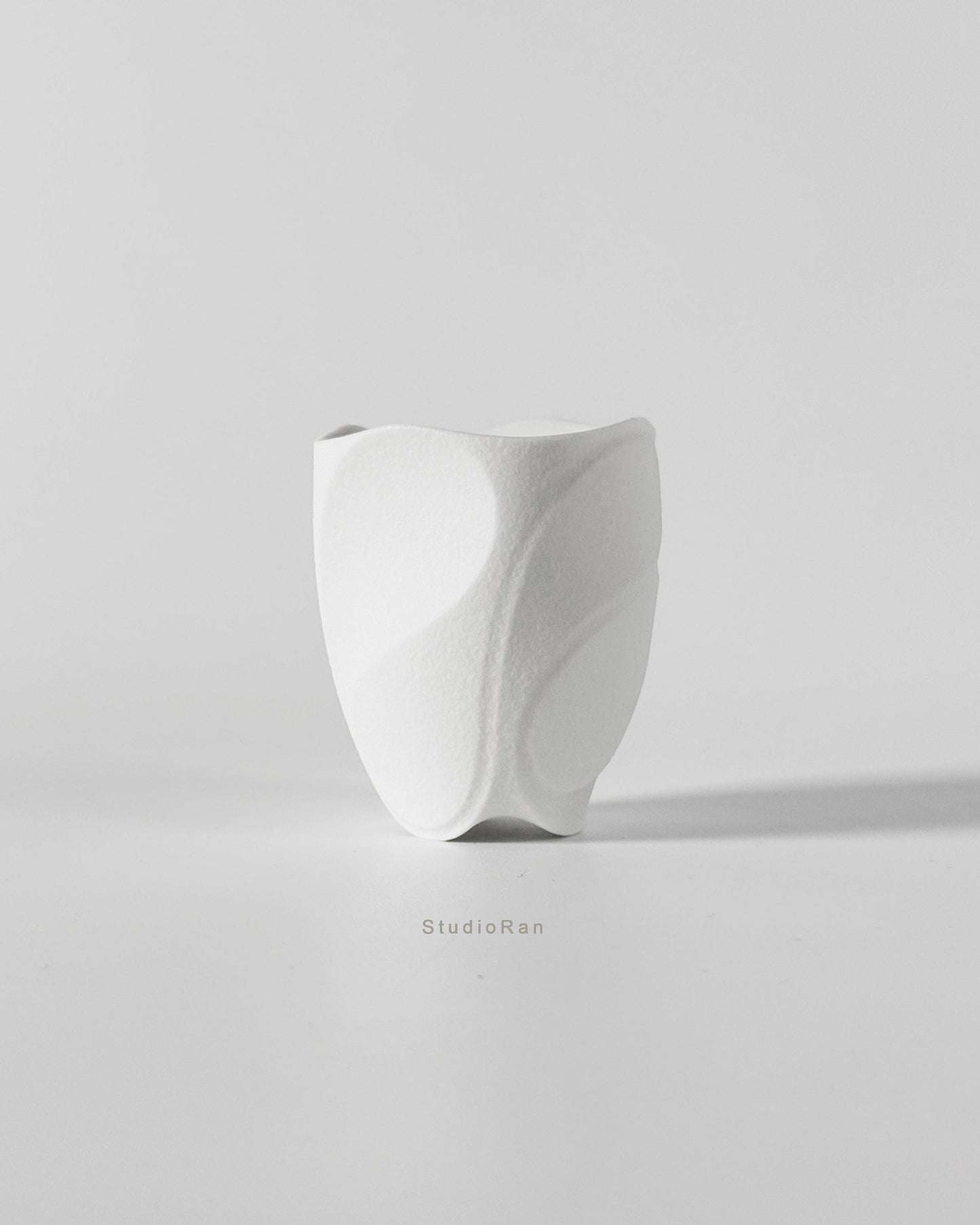  StudioRan CURVE 02 CERAMIC SMALL TEA CUP |  TROVE & TONE