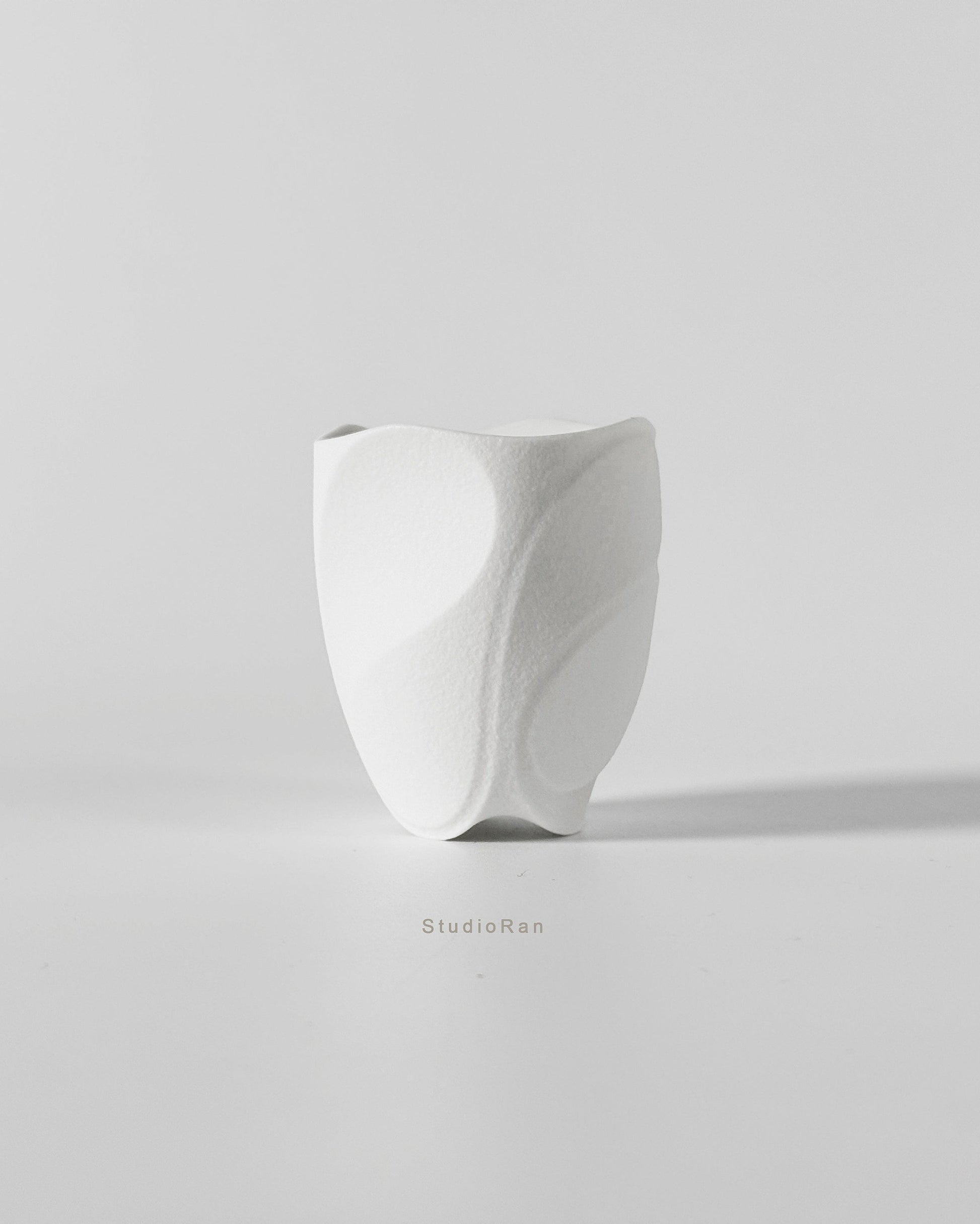 StudioRan CURVE 02 CERAMIC SMALL TEA CUP |  TROVE & TONE