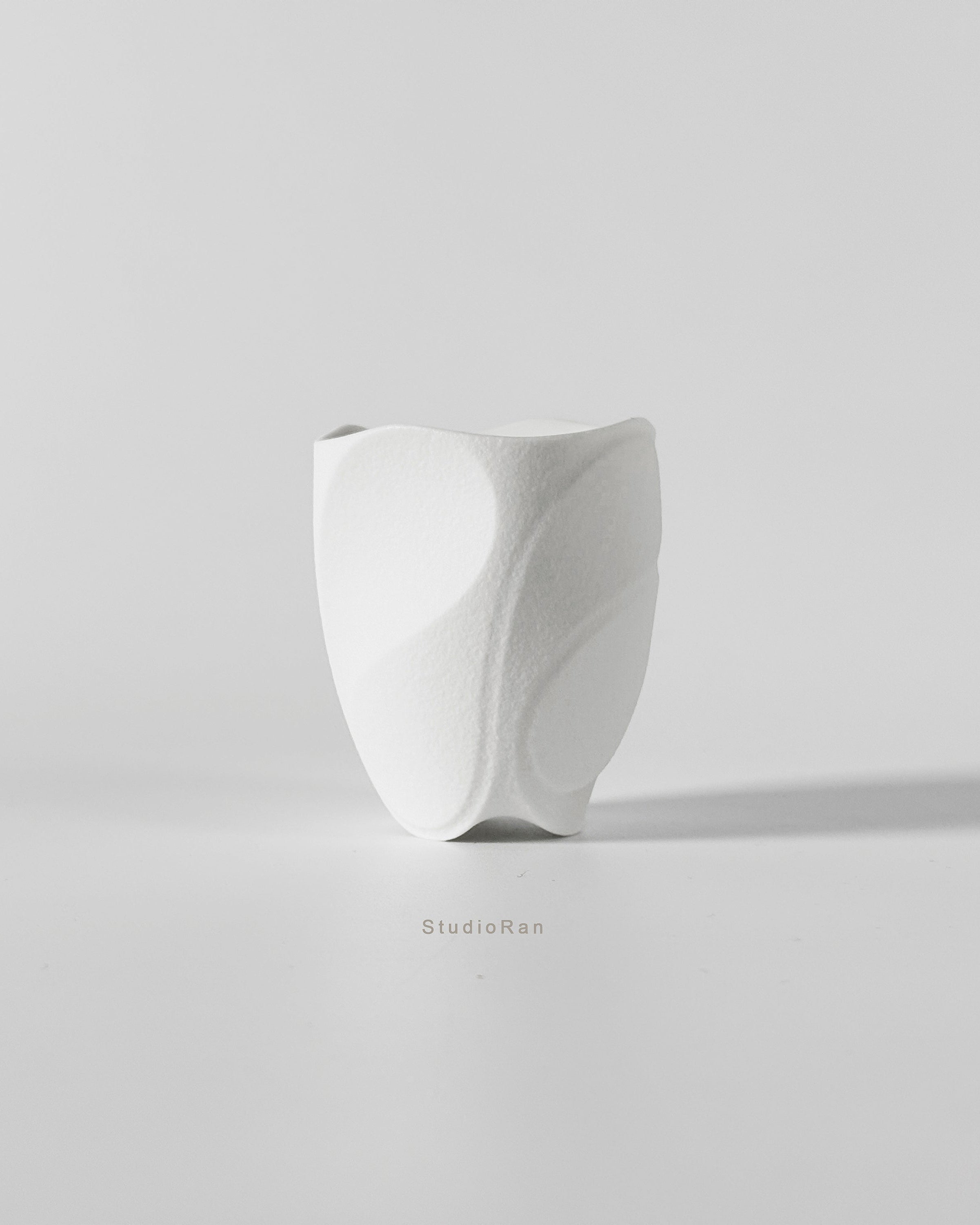  StudioRan CURVE 02 CERAMIC SMALL TEA CUP |  TROVE & TONE