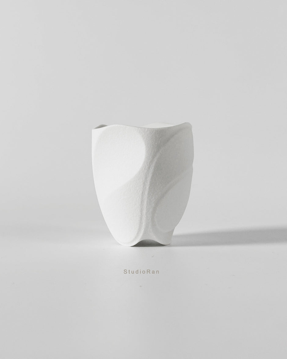  StudioRan CURVE 02 CERAMIC SMALL TEA CUP |  TROVE & TONE