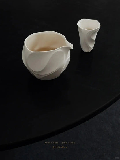  StudioRan CURVE 05 CERAMIC TEA PITCHER |  TROVE & TONE