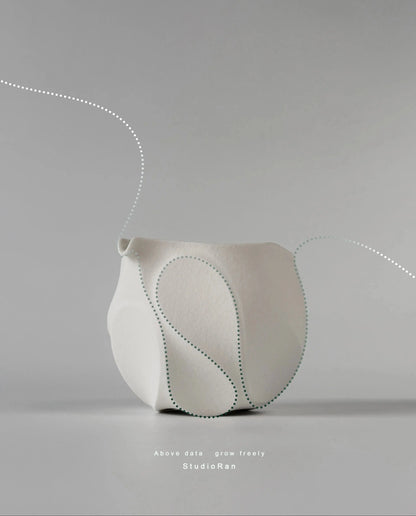  StudioRan CURVE 05 CERAMIC TEA PITCHER |  TROVE & TONE