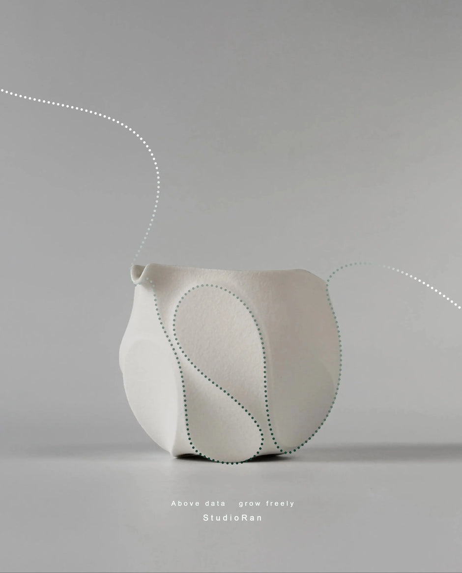  StudioRan CURVE 05 CERAMIC TEA PITCHER |  TROVE & TONE