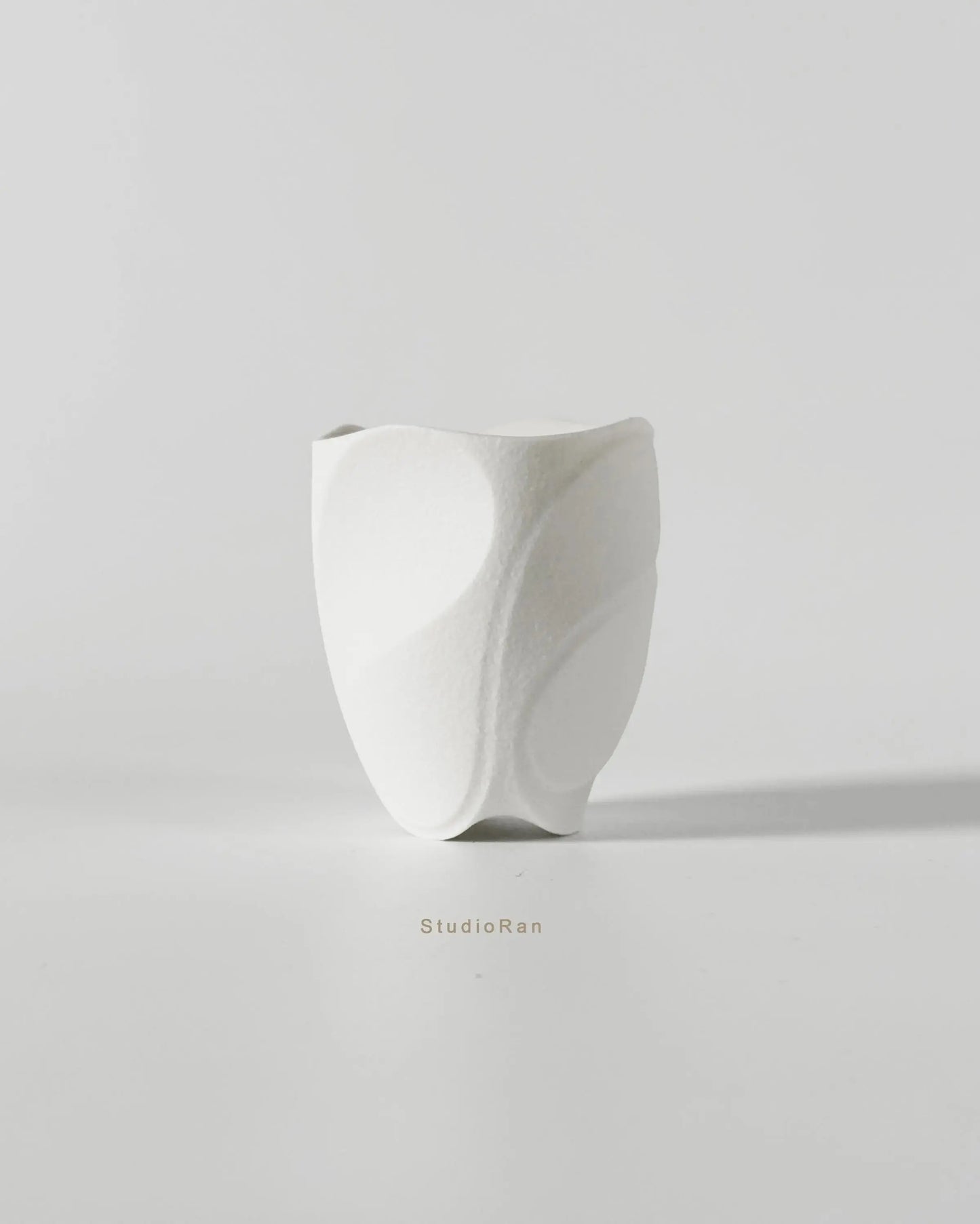  StudioRan CURVE 02 CERAMIC SMALL TEA CUP |  TROVE & TONE