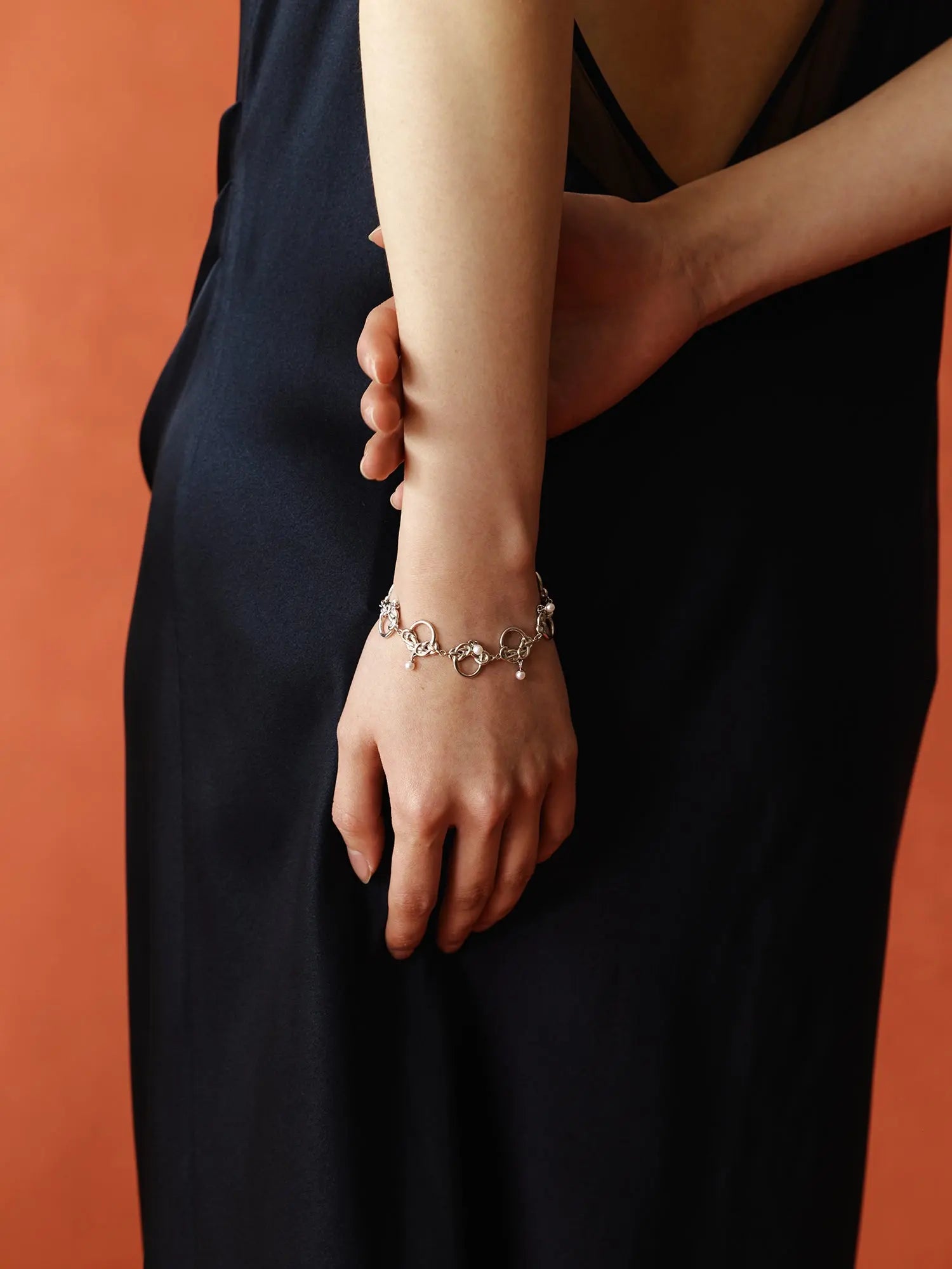  WANYEE CRAFT INTERLOCKING DOUBLE COIN KNOT PEARL BRACELET |  TROVE & TONE