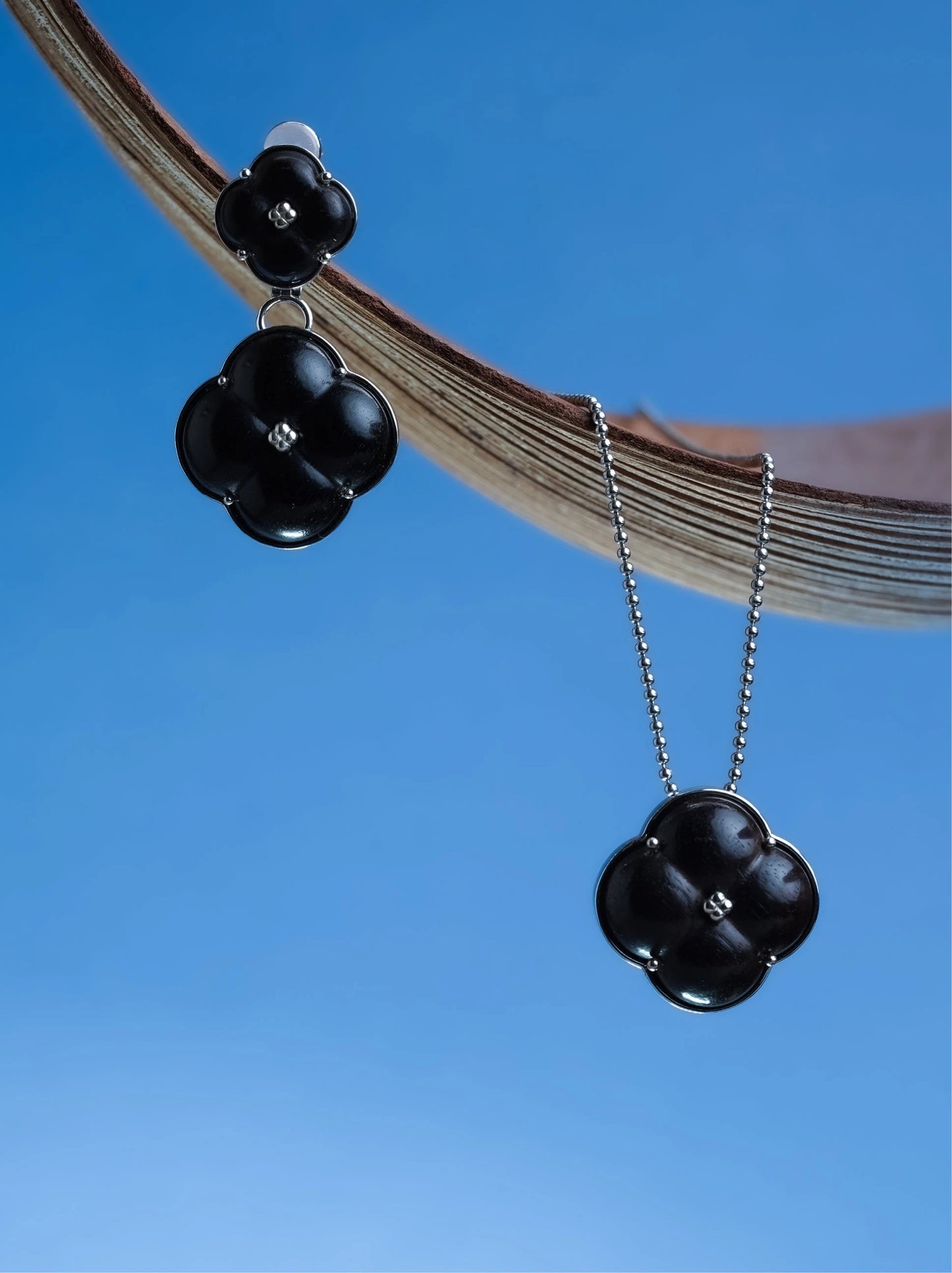  AESTH & UTIL ETERNAL KNOT PURPLE SANDALWOOD MULTI-WAY PENDANT |  TROVE & TONE