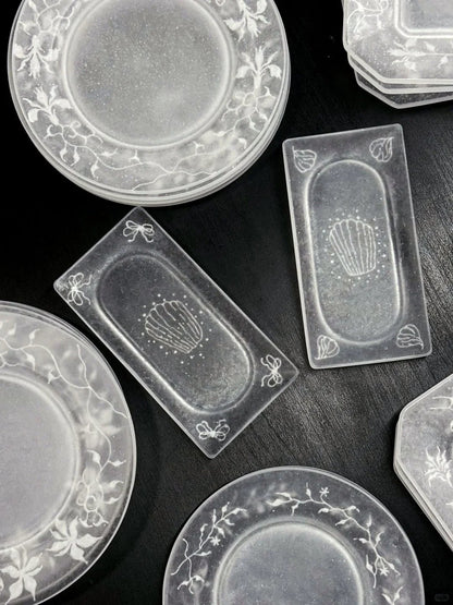  guAi Studio FROSTED GLASS PATE DE VERRE FOOTED PLATE |  TROVE & TONE