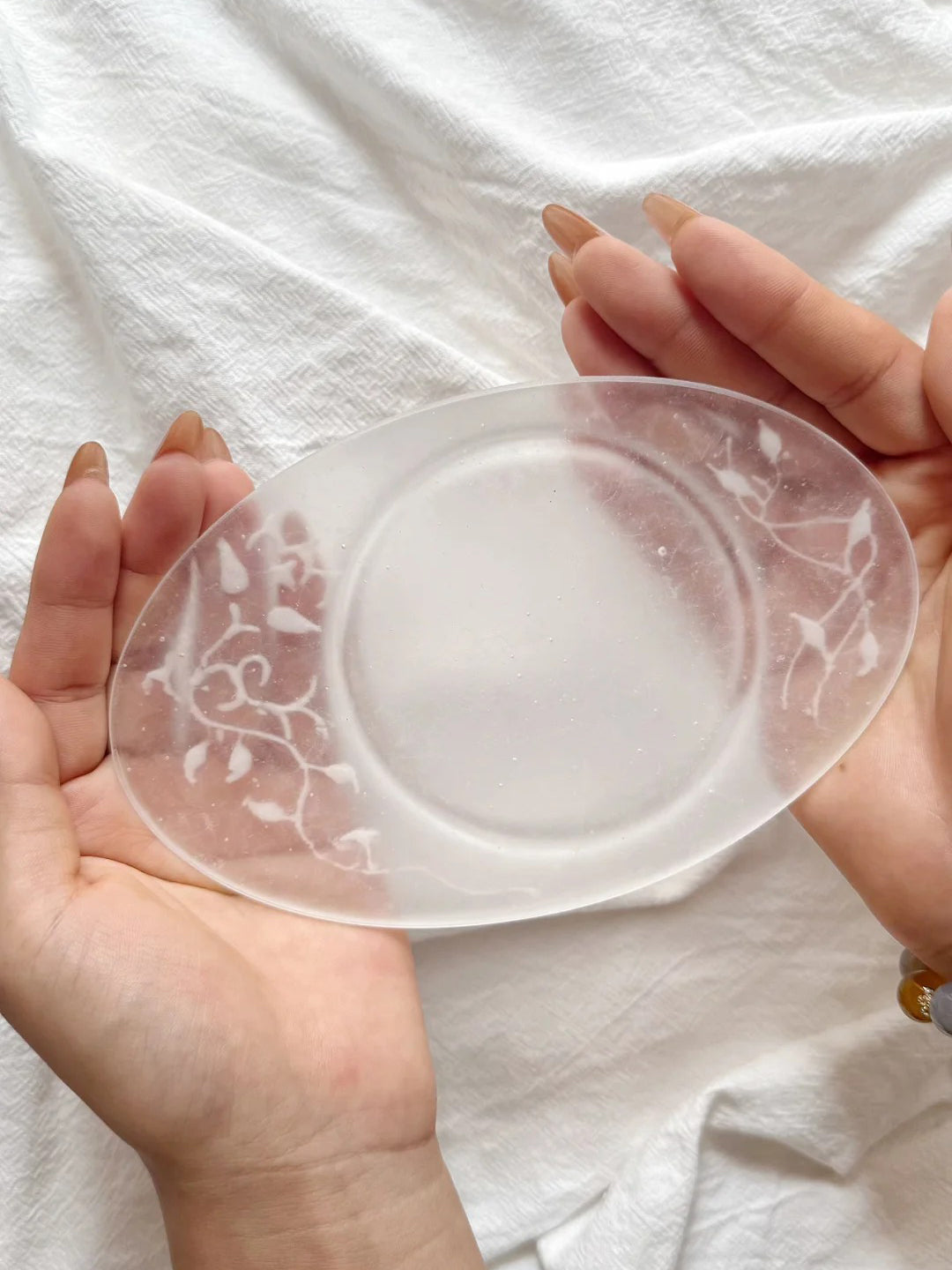  guAi Studio FROSTED GLASS PATE DE VERRE OVAL TRAY |  TROVE & TONE