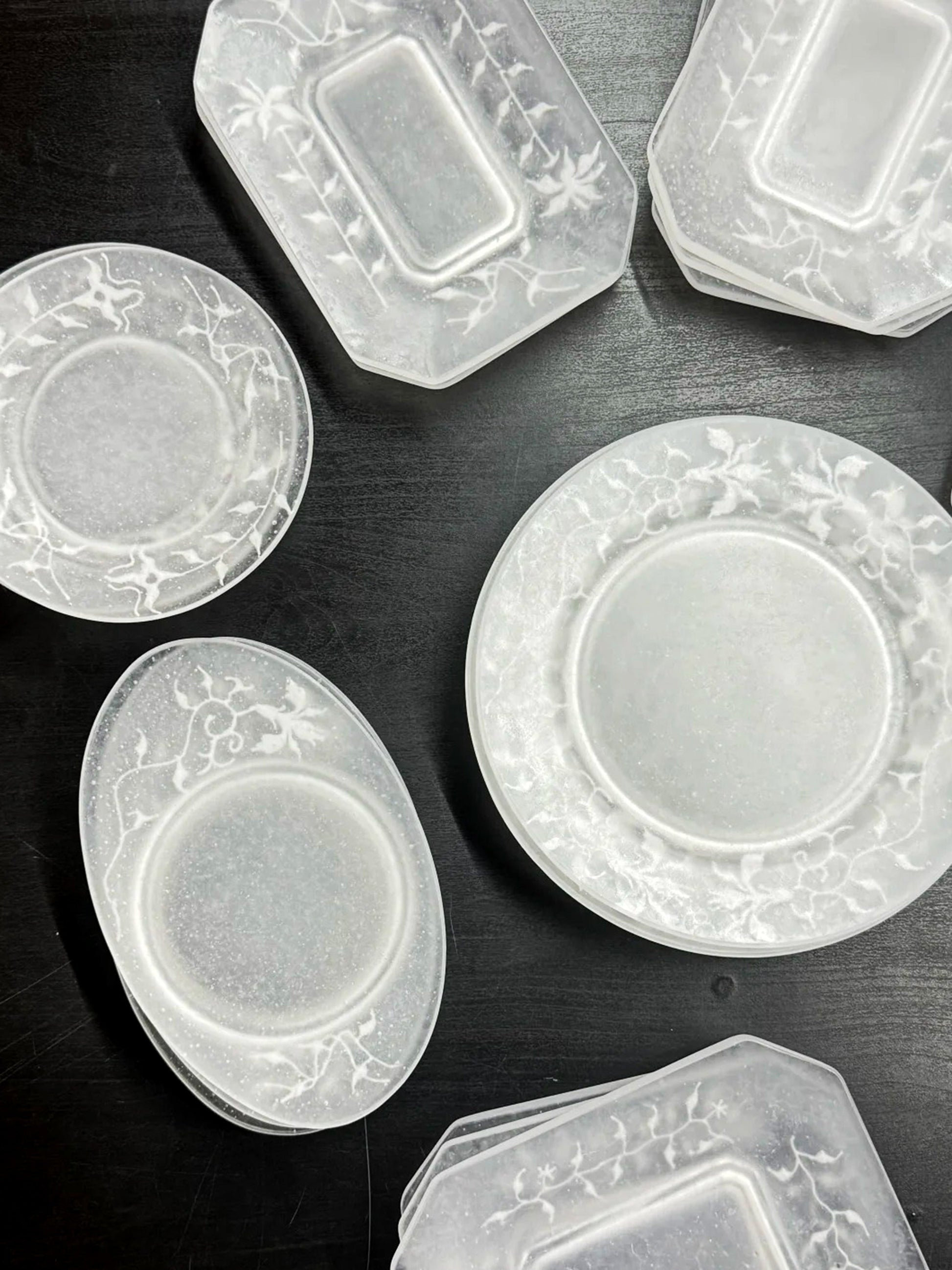  guAi Studio FROSTED GLASS PATE DE VERRE OVAL TRAY |  TROVE & TONE