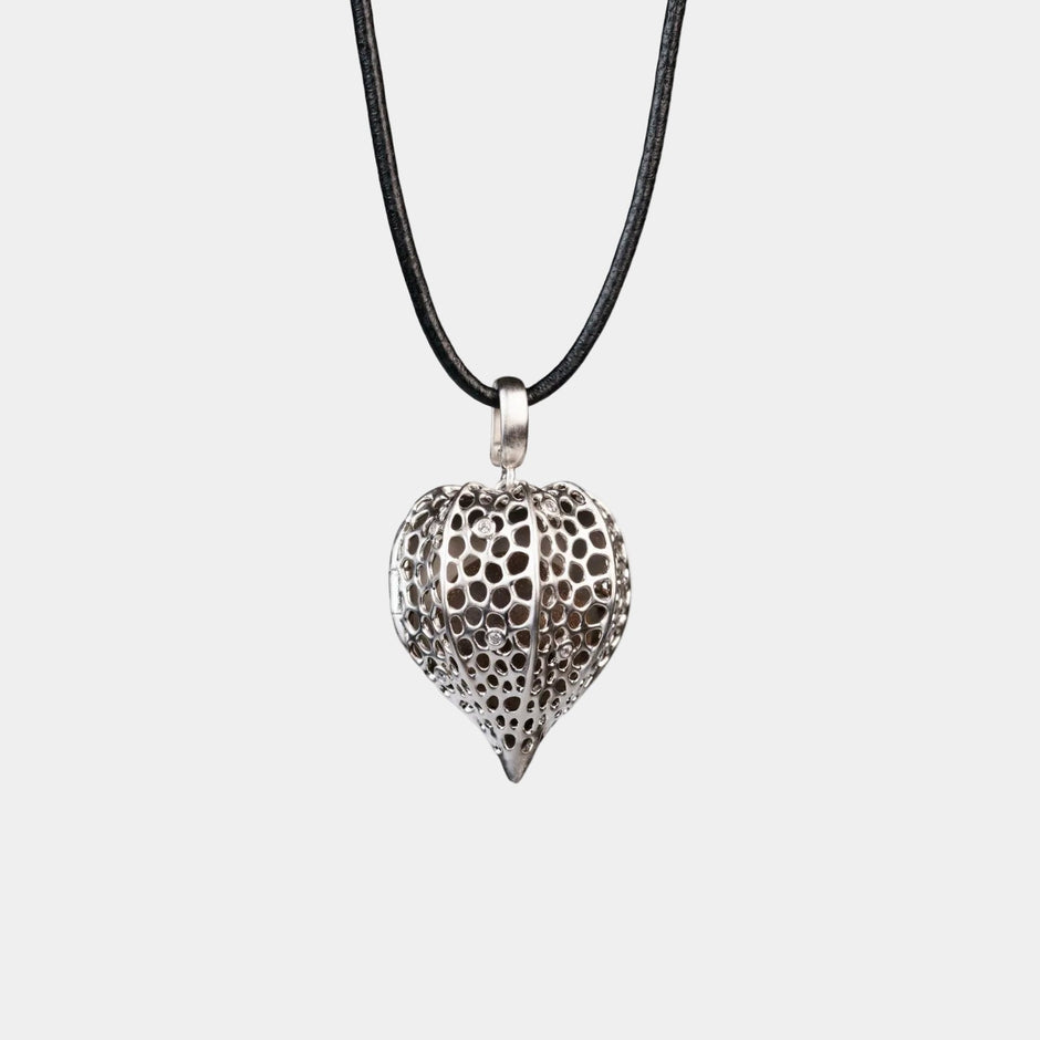  AESTH & UTIL GOLDEN BERRY OPENABLE FRAGRANCE NECKLACE |  TROVE & TONE