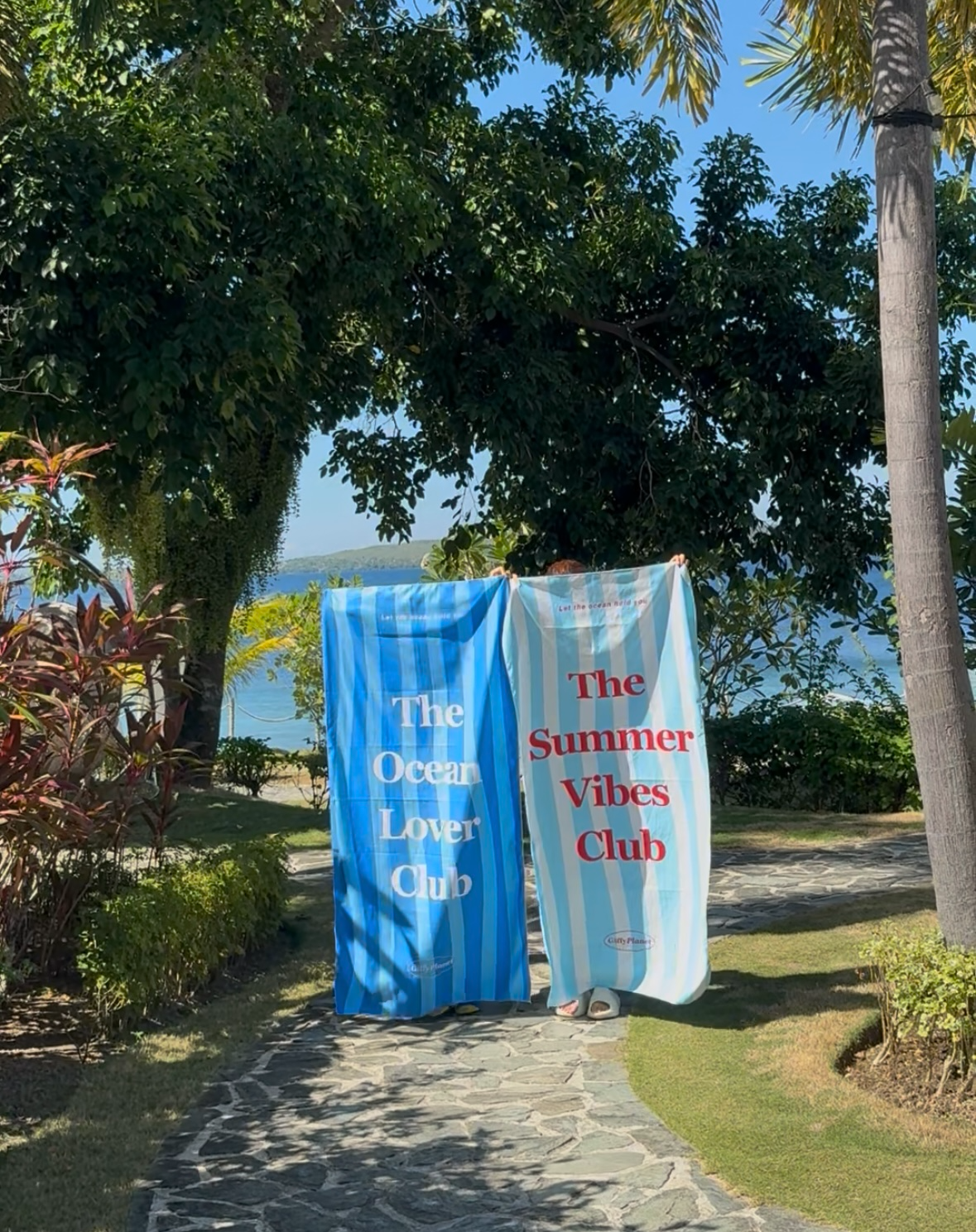 TROVE & TONE STAYCATION STRIPED QUICK-DRY BEACH TOWEL  |  TROVE & TONE