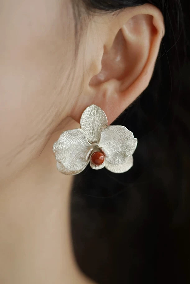 UNIGANCE.Z PHALAENOPSIS STUD EARRINGS  |  TROVE & TONE
