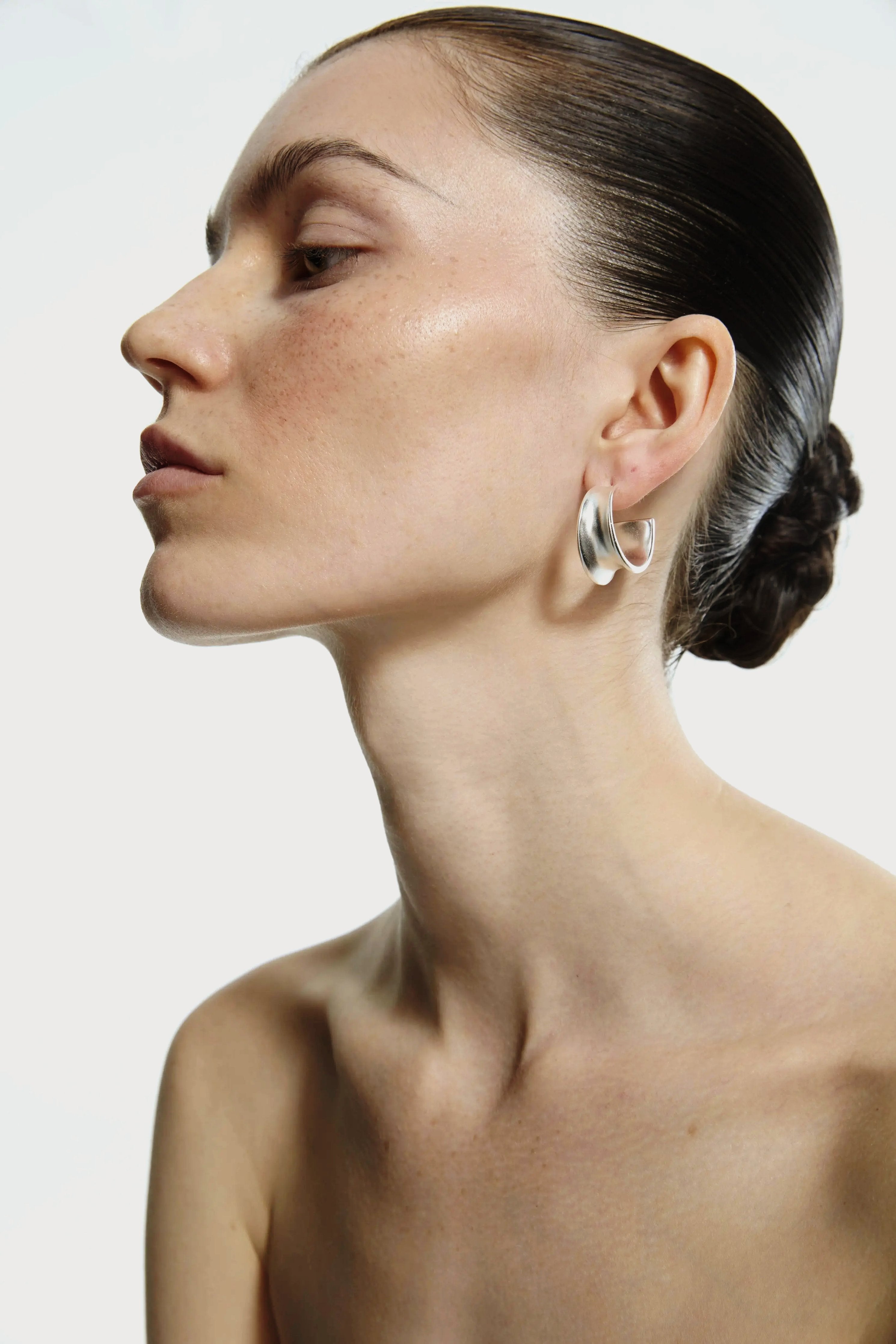 Limb SCULPTURAL WIDE C-HOOP STUD EARRINGS |  TROVE & TONE