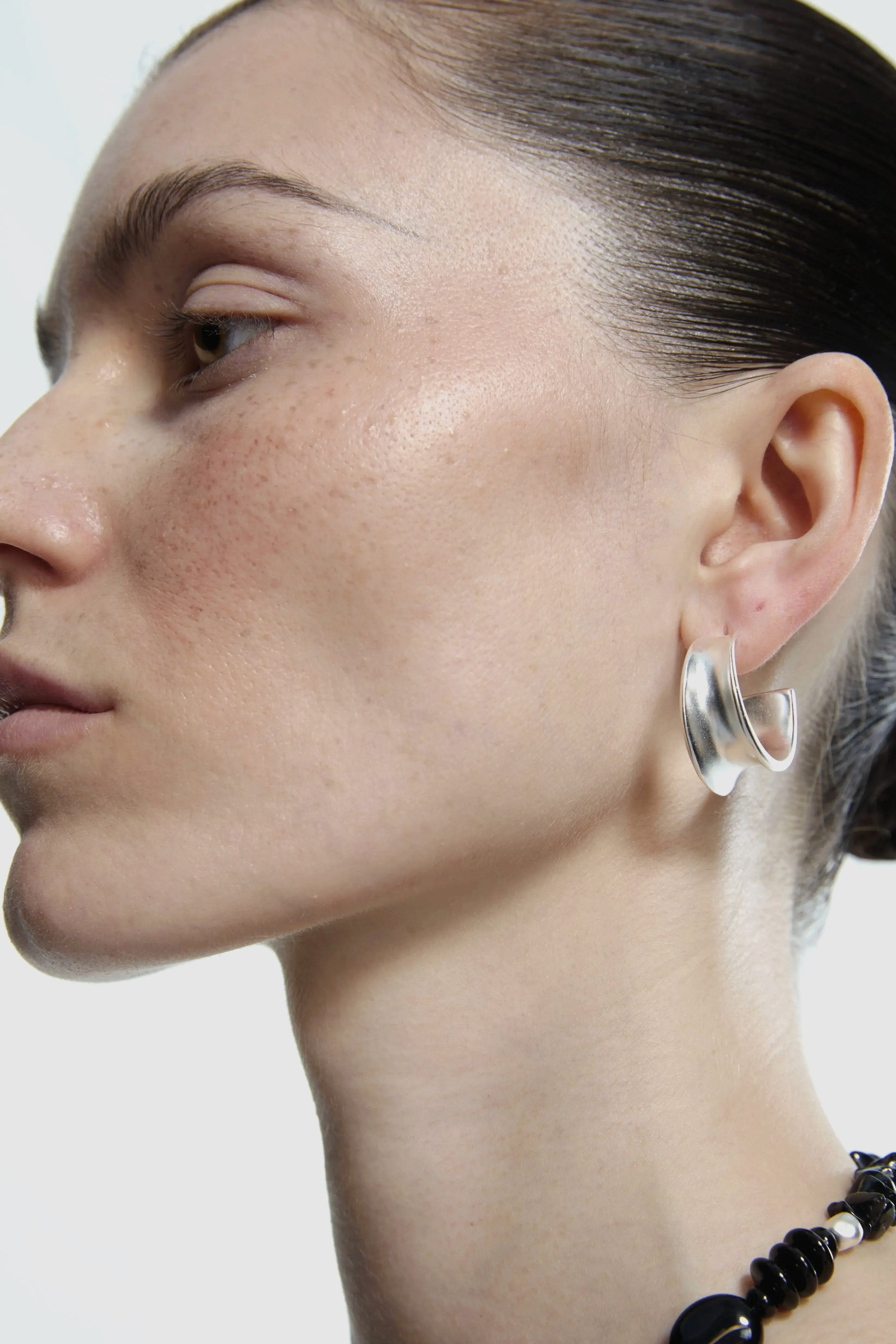  Limb SCULPTURAL WIDE C-HOOP STUD EARRINGS |  TROVE & TONE