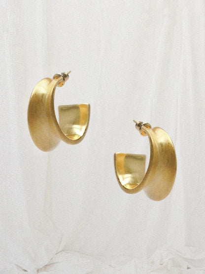 OPERA WIDE C-HOOP STUD EARRINGS