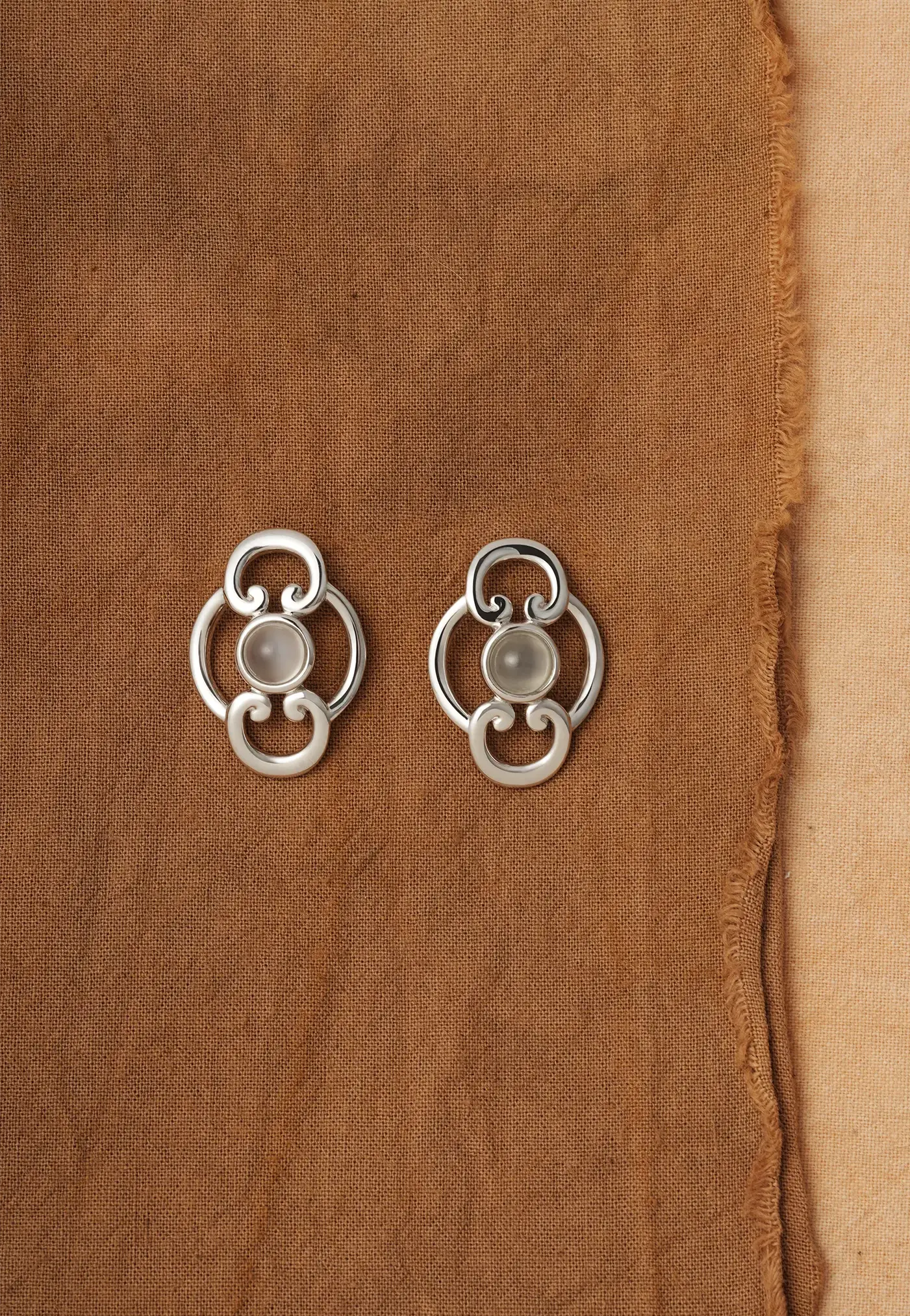  WANYEE CRAFT ORIENTAL BLOSSOM RUYI MOONSTONE STUD EARRINGS |  TROVE & TONE