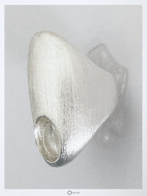  ON IISLAND OVAL CLEAR QUARTZ EAR CUFF |  TROVE & TONE