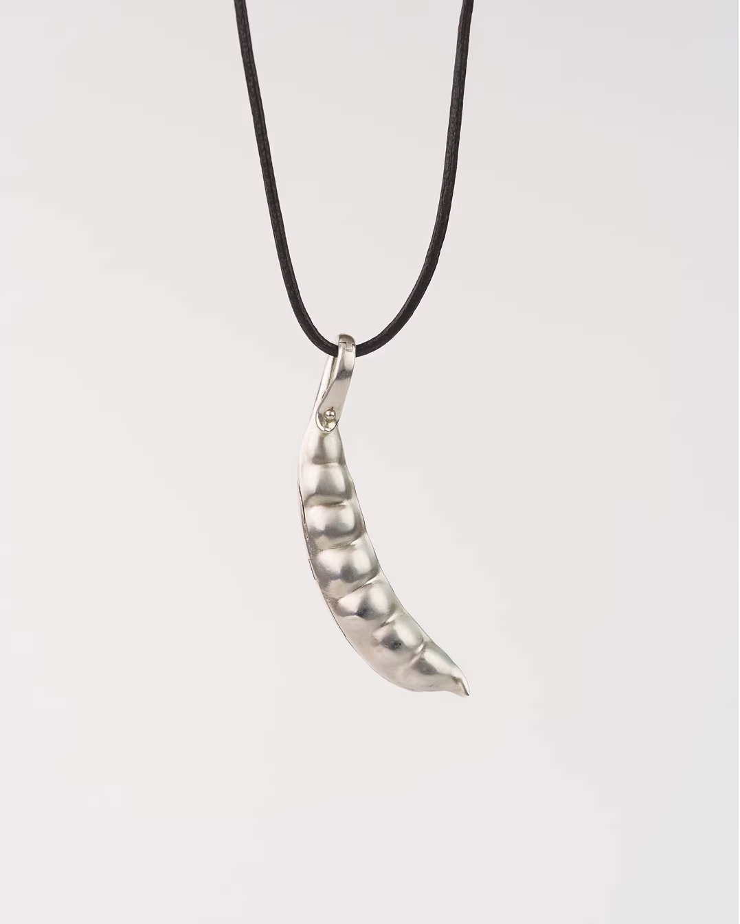  AESTH & UTIL PEA POD OPENABLE FRAGRANCE NECKLACE |  TROVE & TONE