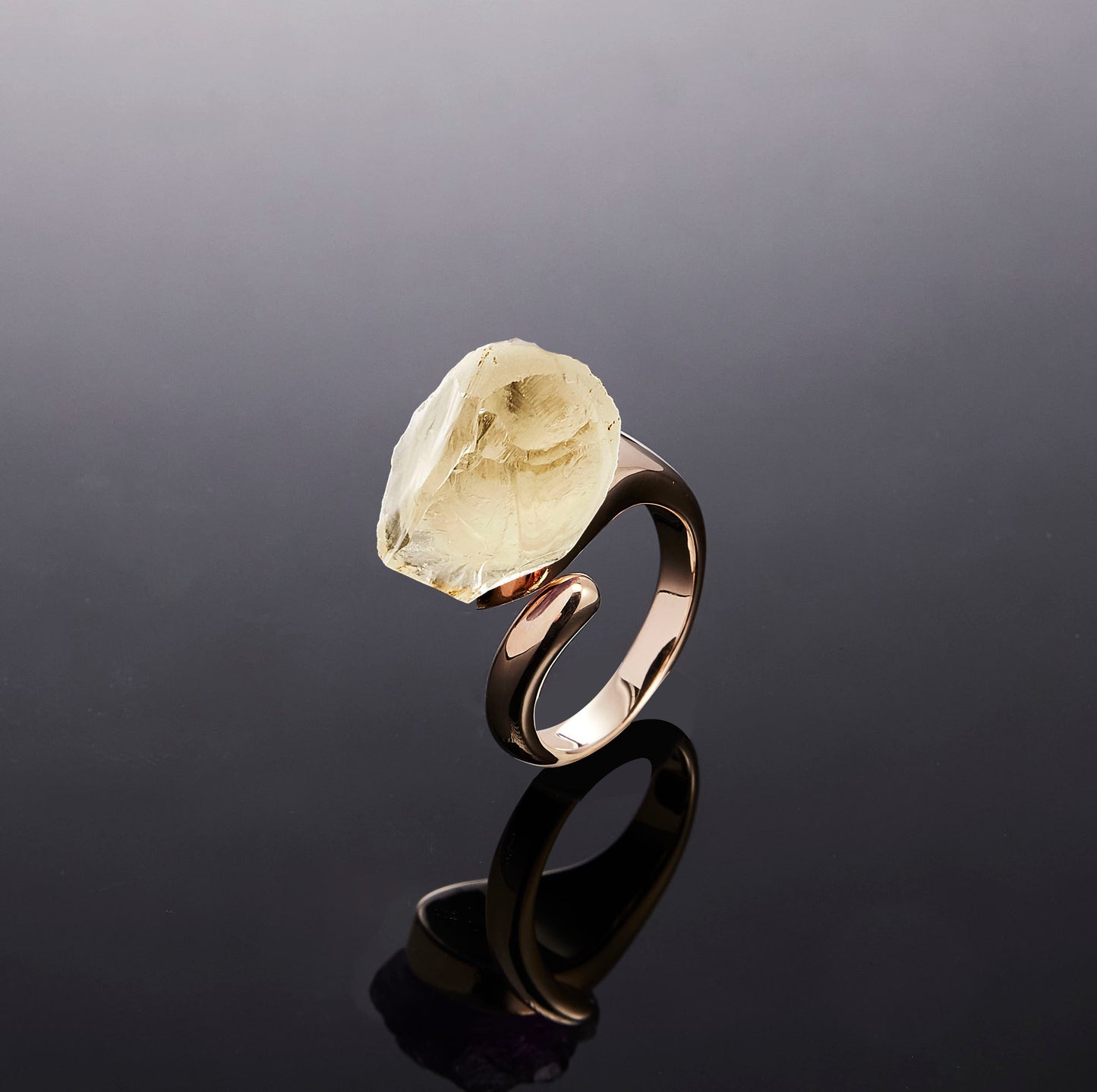 700QiBai SPIRA RAW CRYSTAL RING  |  TROVE & TONE