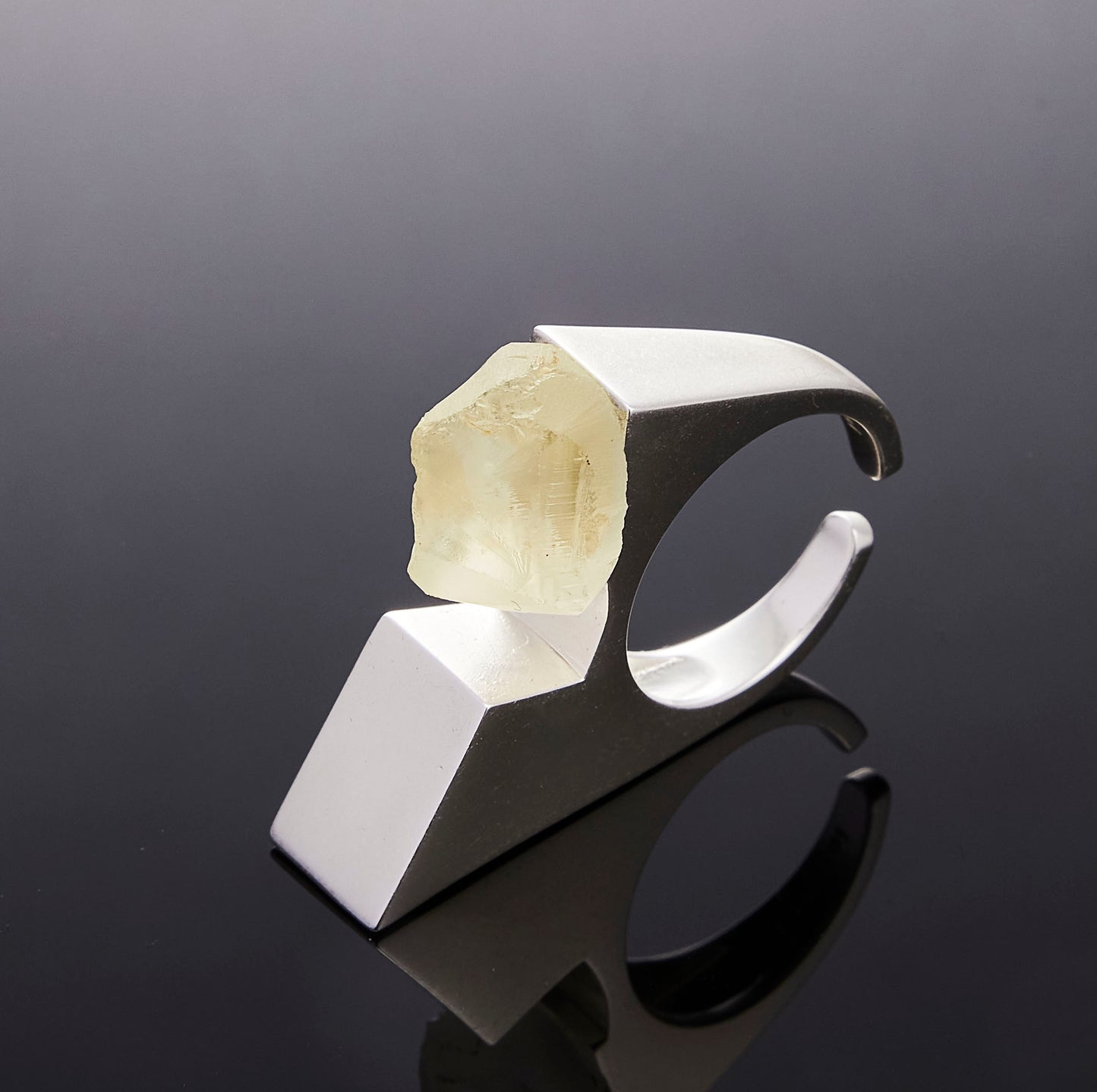 700QiBai VERTEX ARCHITECTURAL CRYSTAL RING  |  TROVE & TONE