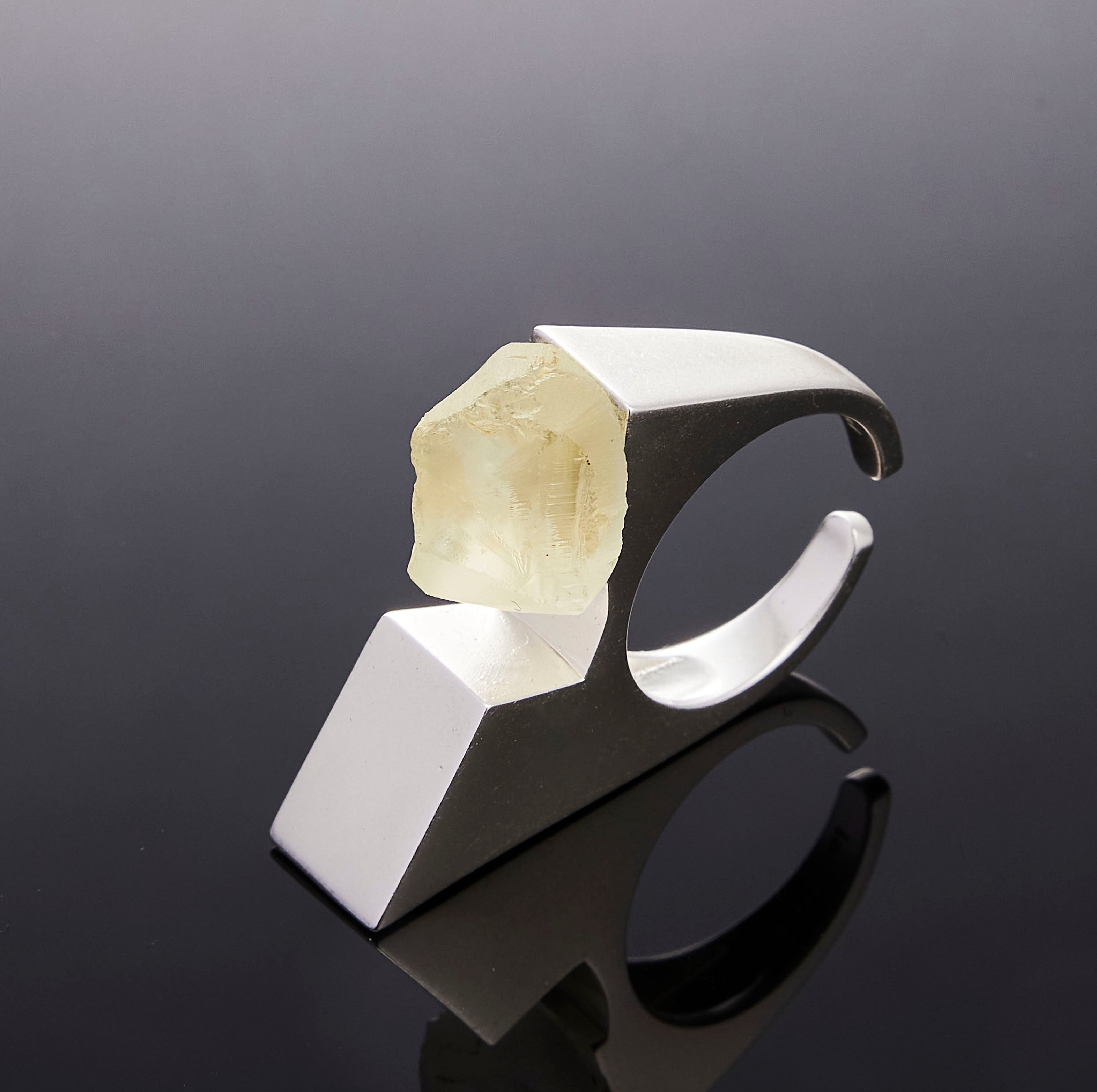 700QiBai VERTEX ARCHITECTURAL CRYSTAL RING  |  TROVE & TONE