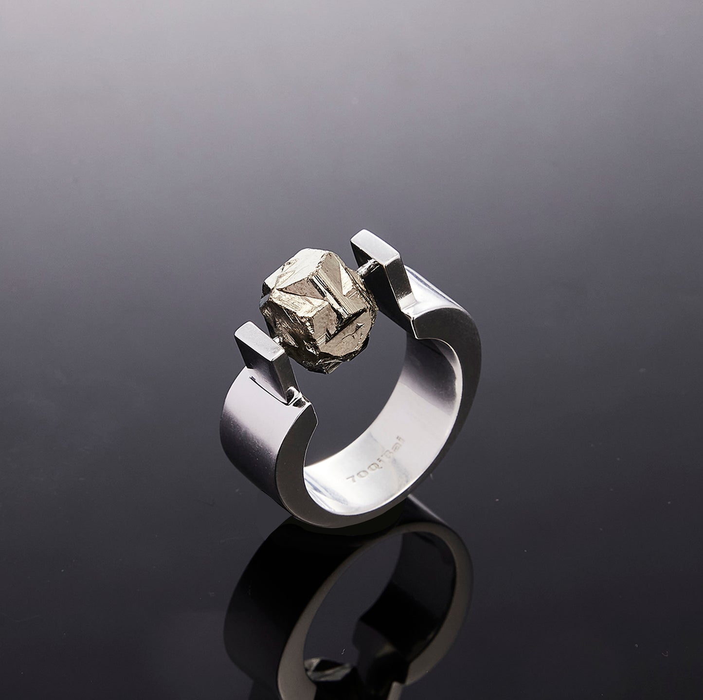700QiBai CALIBRATOR PYRITE SUSPENSION RING  |  TROVE & TONE