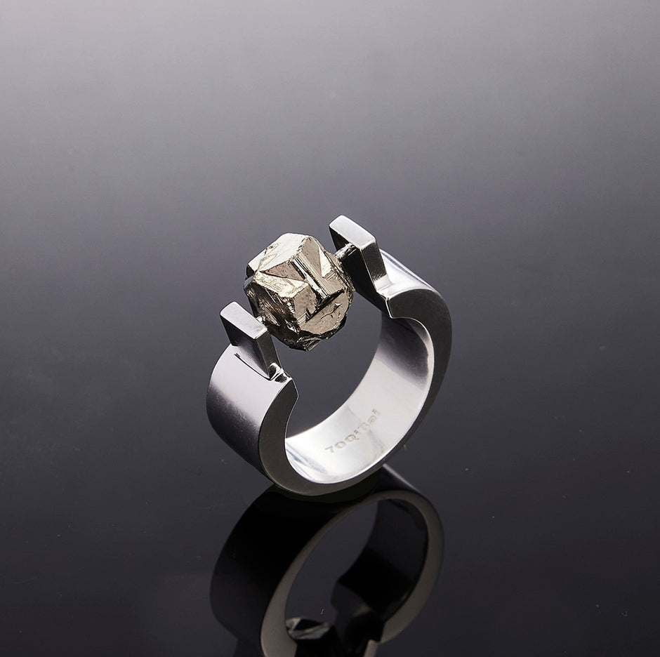 700QiBai CALIBRATOR PYRITE SUSPENSION RING  |  TROVE & TONE