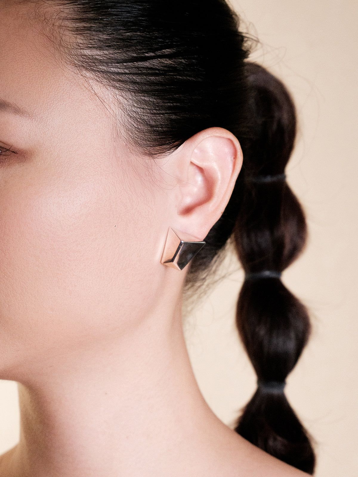  AESTH & UTIL RIDGE TRAPEZOID STUD EARRINGS |  TROVE & TONE