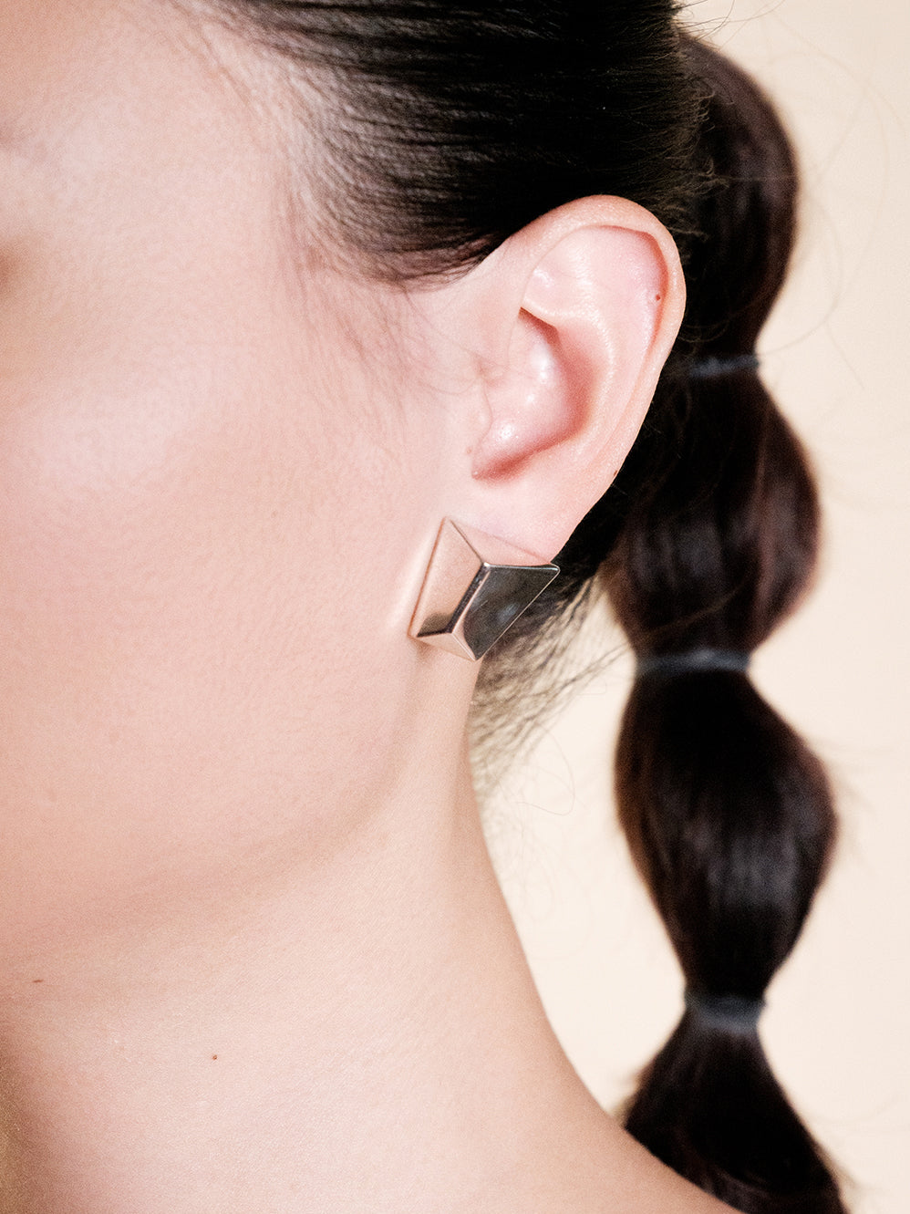  AESTH & UTIL RIDGE TRAPEZOID STUD EARRINGS |  TROVE & TONE
