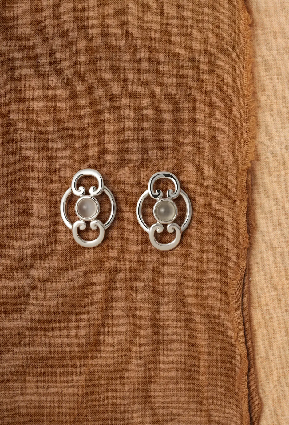  WANYEE CRAFT ORIENTAL BLOSSOM RUYI MOONSTONE STUD EARRINGS |  TROVE & TONE