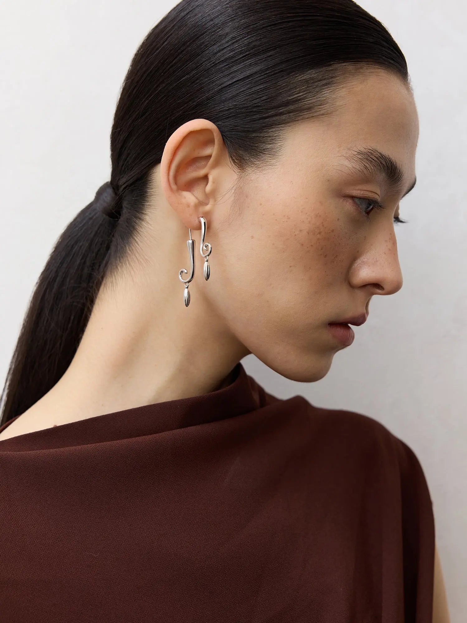  WANYEE CRAFT SCROLL PATTERN DROP EARRINGS |  TROVE & TONE