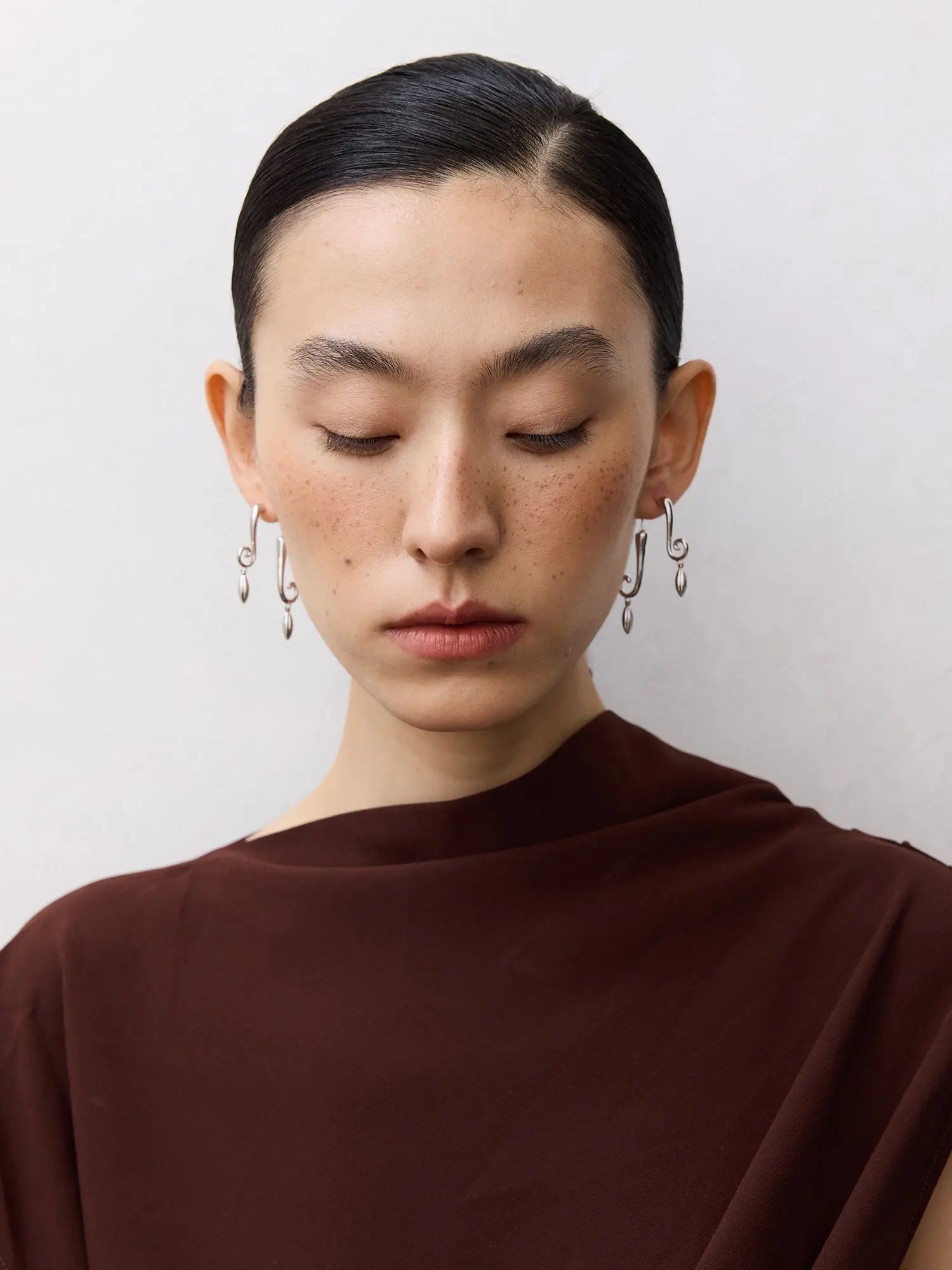  WANYEE CRAFT SCROLL PATTERN DROP EARRINGS |  TROVE & TONE