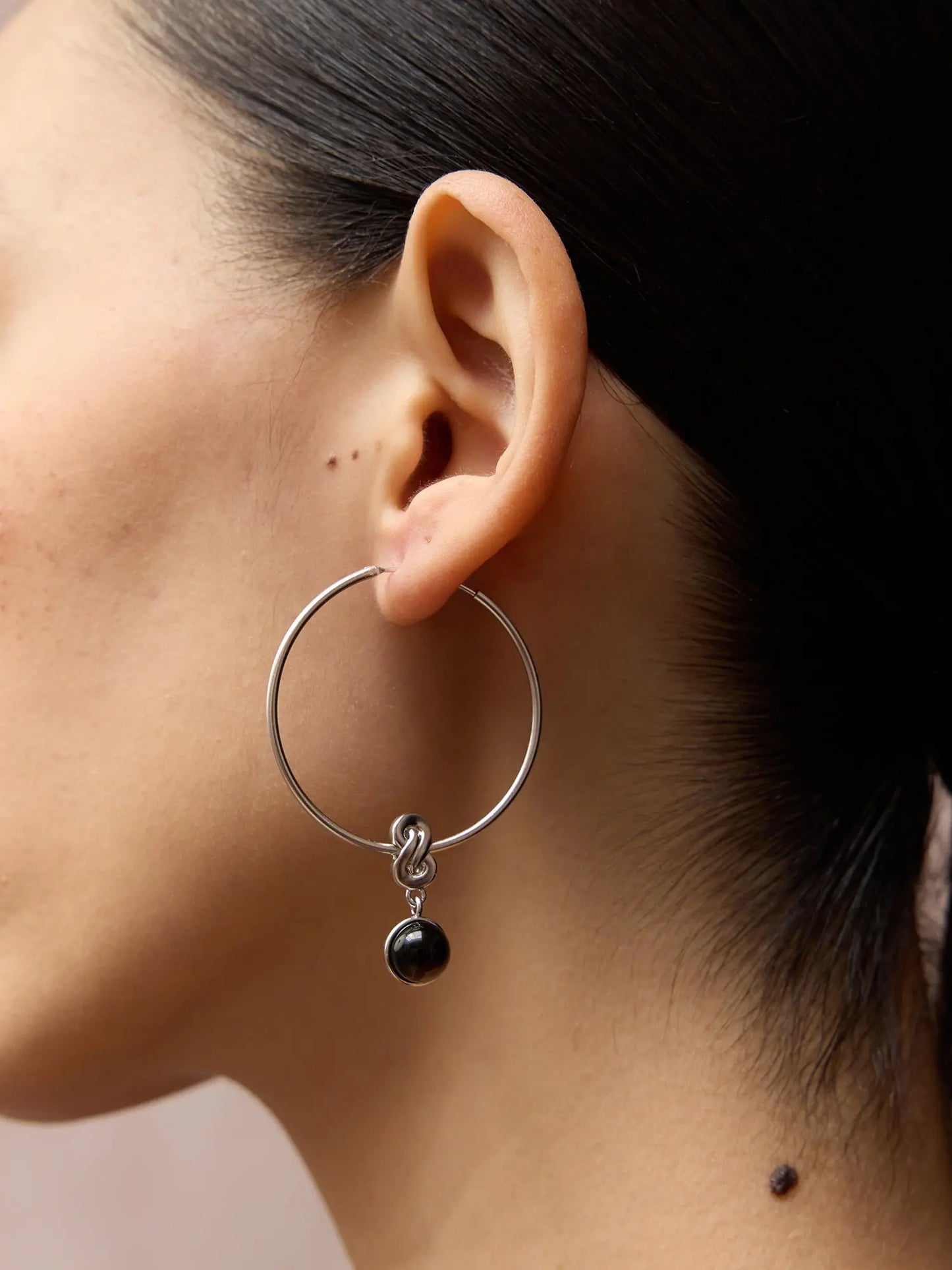  WANYEE CRAFT MATTE SILVER OBSIDIAN KNOT HOOP EARRINGS |  TROVE & TONE