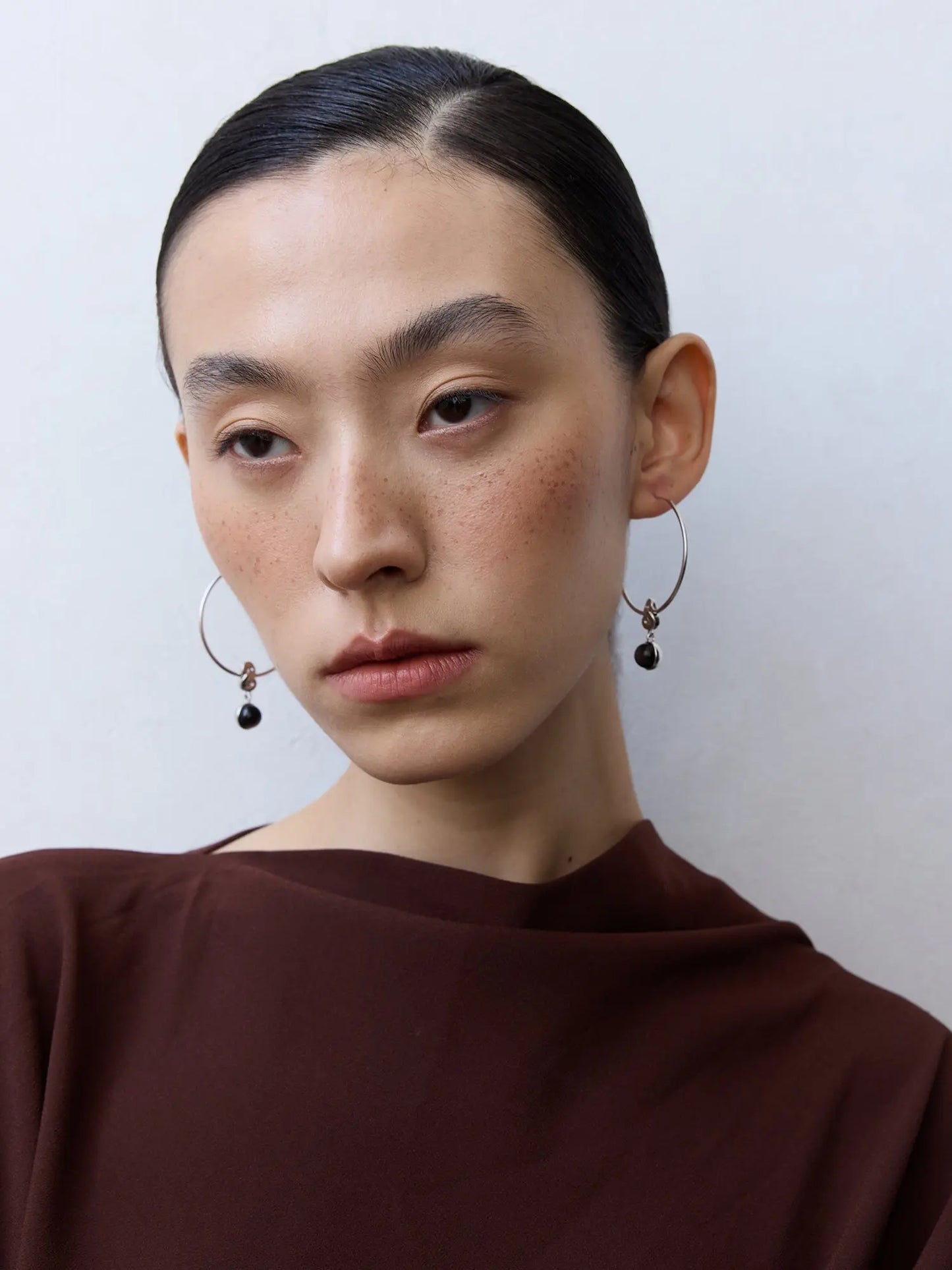  WANYEE CRAFT MATTE SILVER OBSIDIAN KNOT HOOP EARRINGS |  TROVE & TONE
