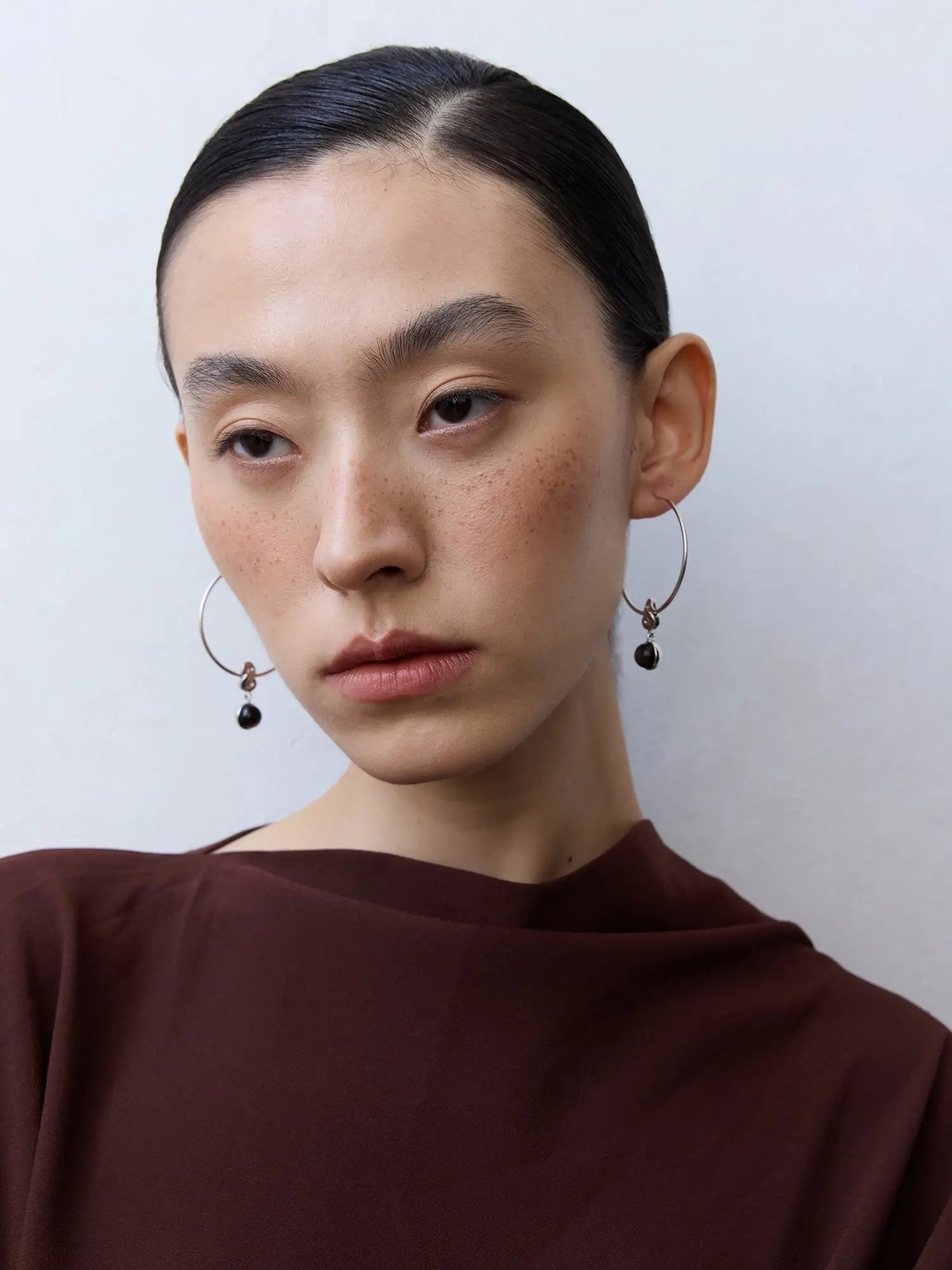  WANYEE CRAFT MATTE SILVER OBSIDIAN KNOT HOOP EARRINGS |  TROVE & TONE