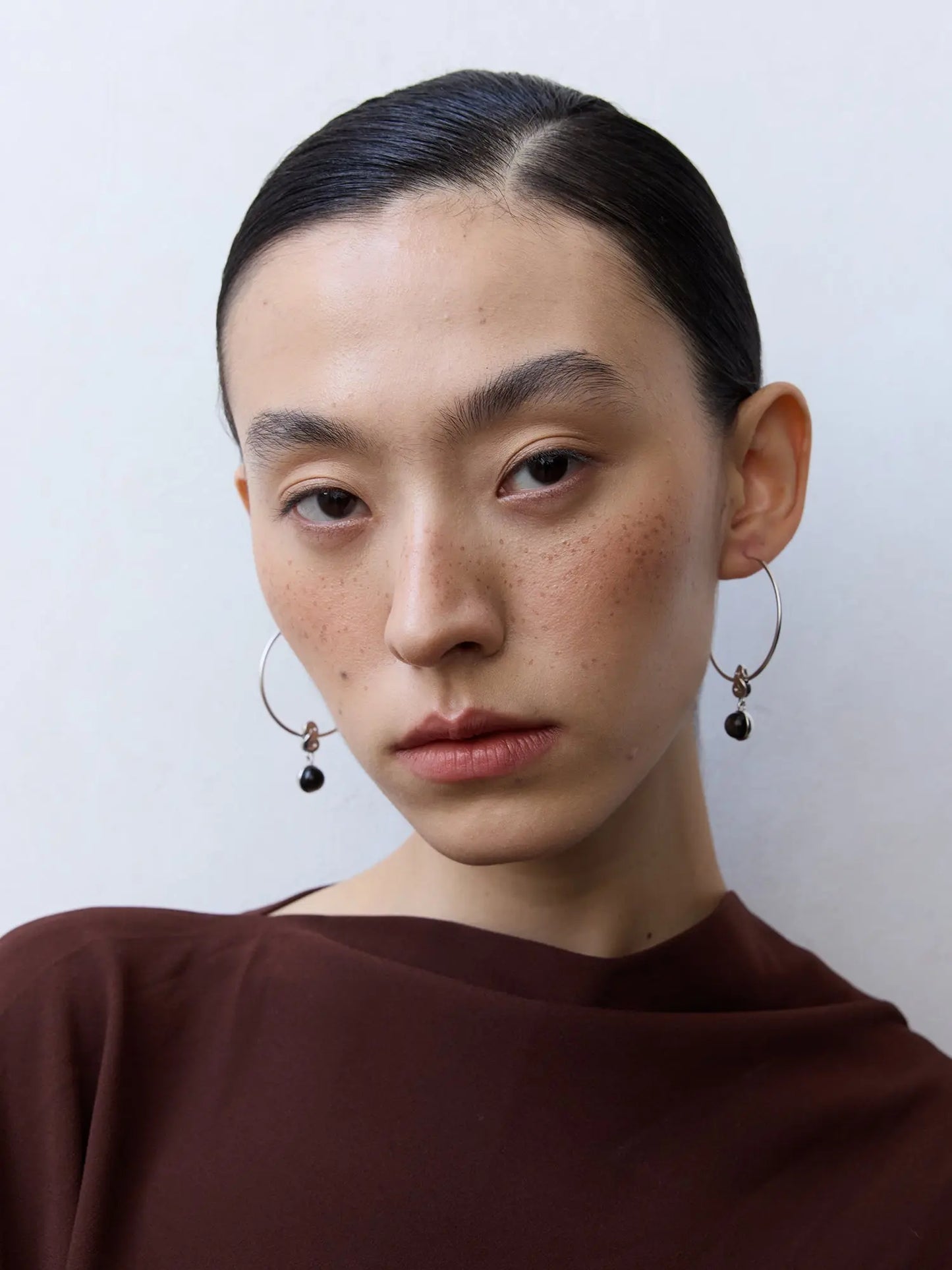  WANYEE CRAFT MATTE SILVER OBSIDIAN KNOT HOOP EARRINGS |  TROVE & TONE
