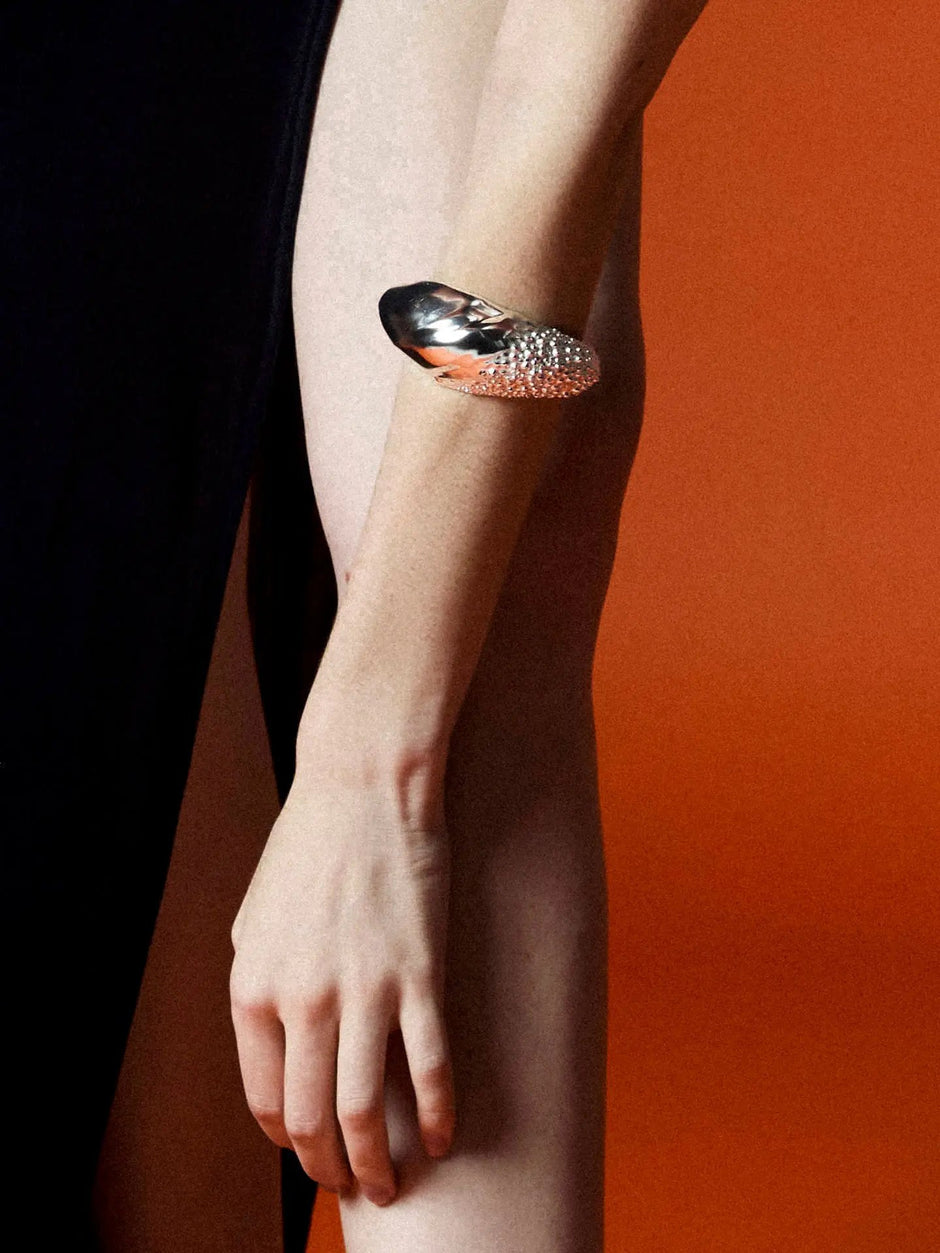 TEXTURED ARCHED BRACELET Bracelet TROVE & TONE