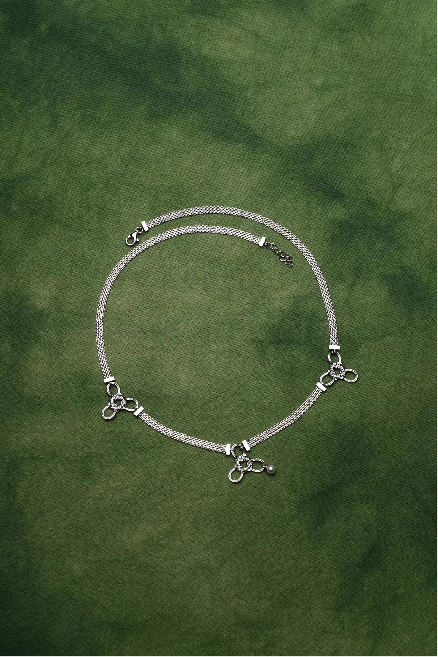  WANYEE CRAFT INTERLOCKING DOUBLE COIN KNOT NECKLACE |  TROVE & TONE